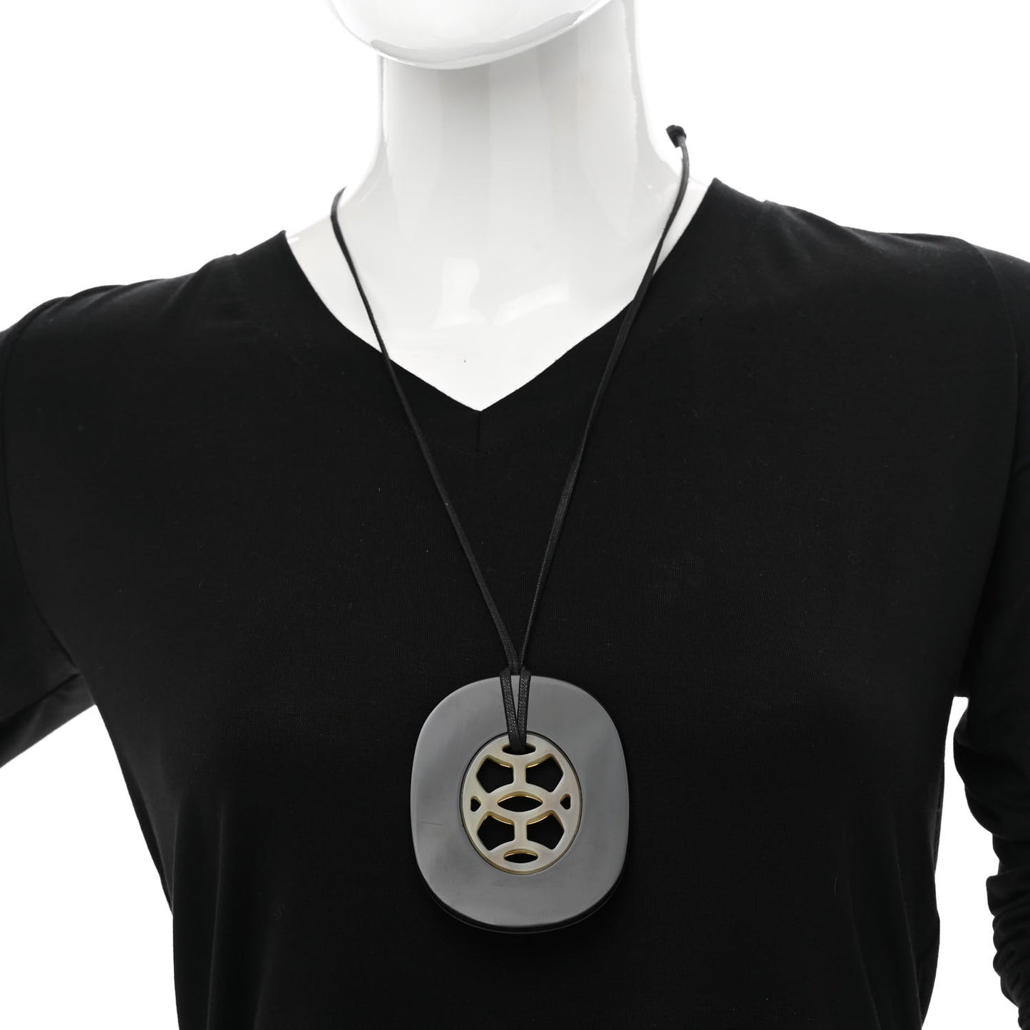 Buffalo Horn Lacquer Lift Necklace GM Black