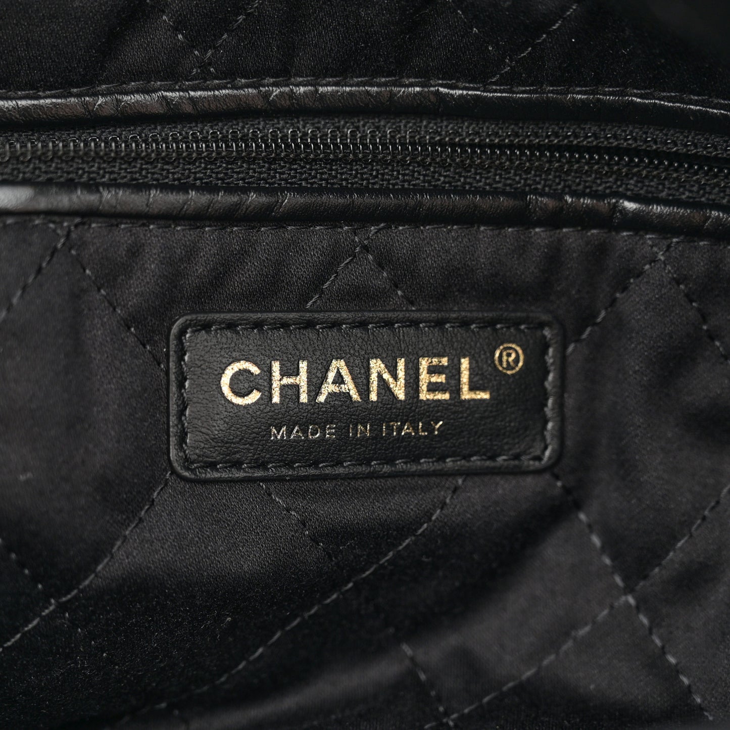 Shiny Calfskin Quilted Chanel 22 Black