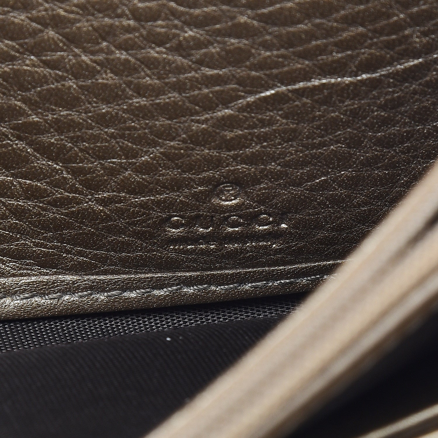 Gucci Metallic Pebbled Calfskin Large Soho Continental Wallet Golden Beige 6 of 18