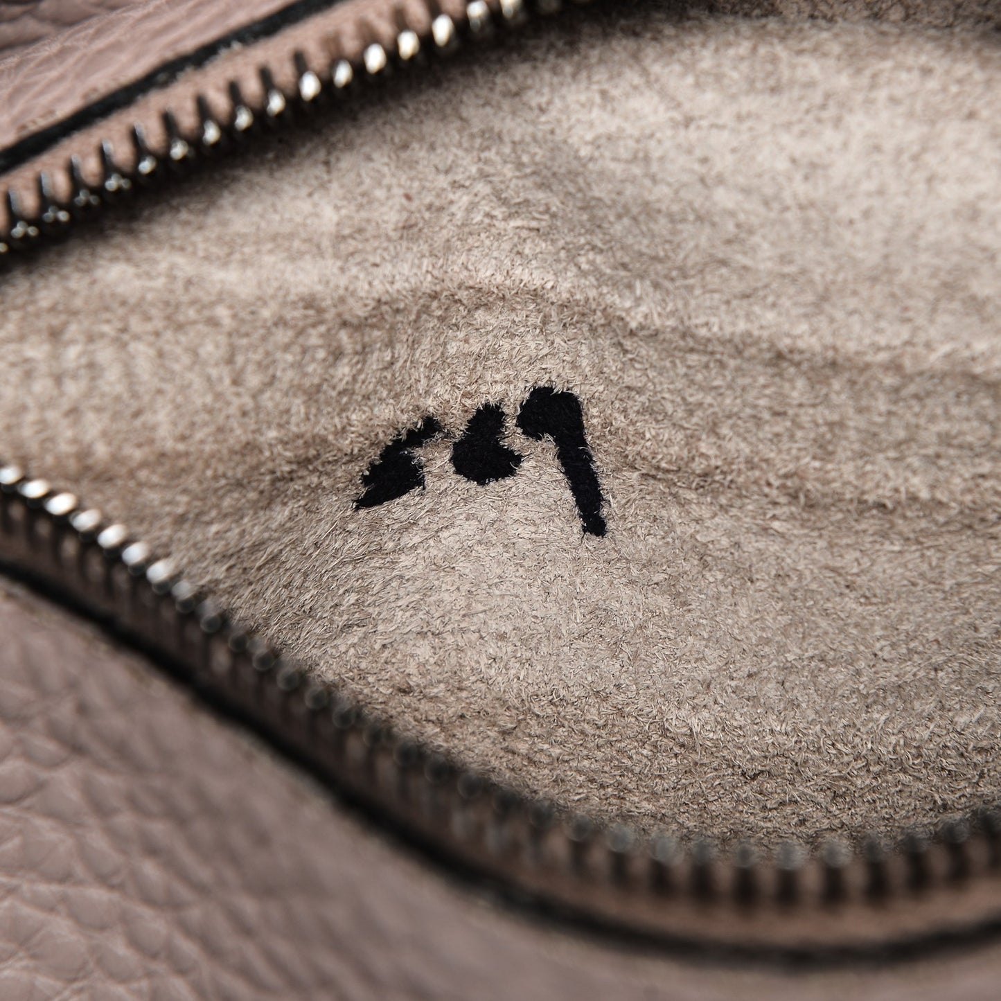Pebbled Calfskin Small Rockstud Flip-Lock Messenger Bag Poudre