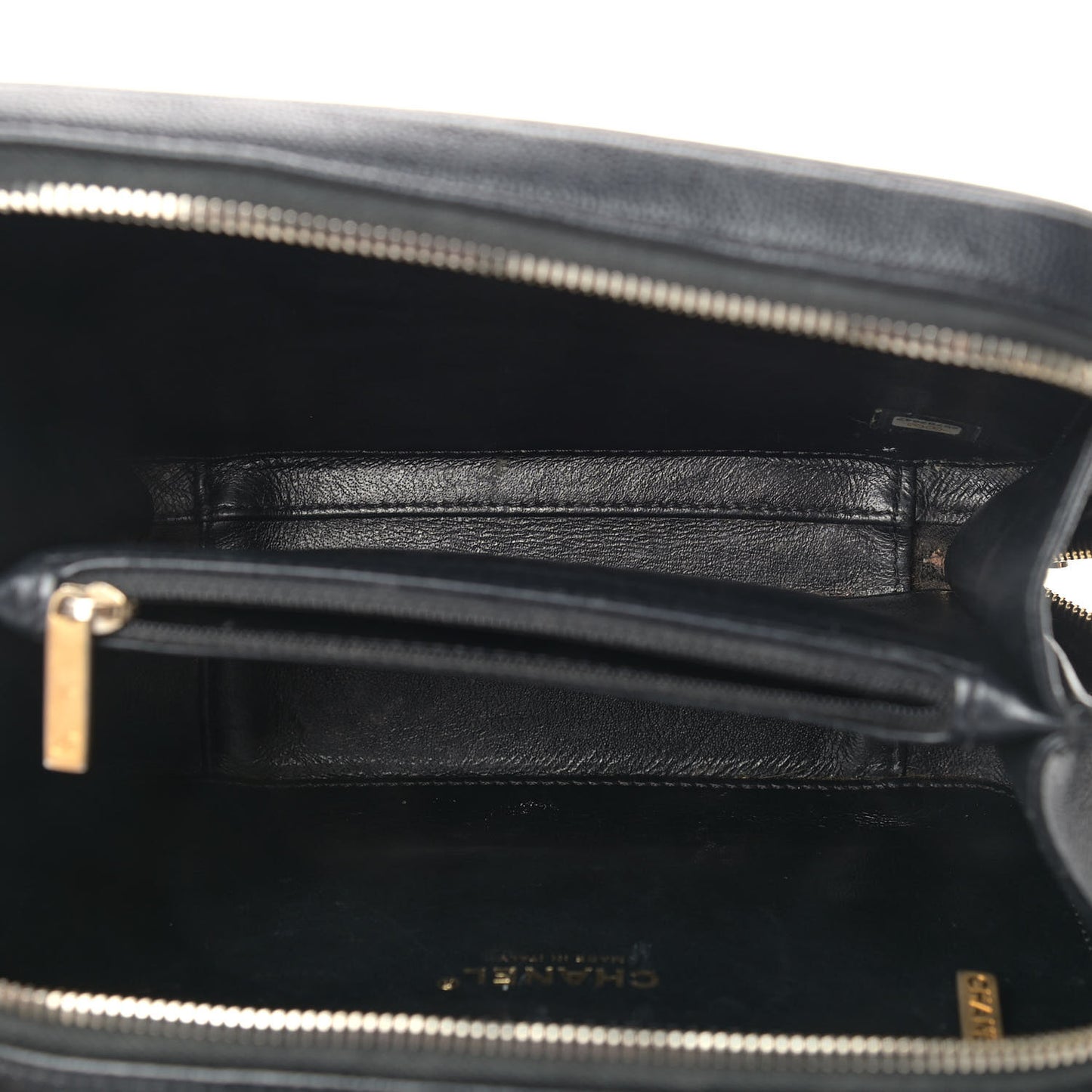 Caviar Quilted Medium CC Filigree Vanity Case Black