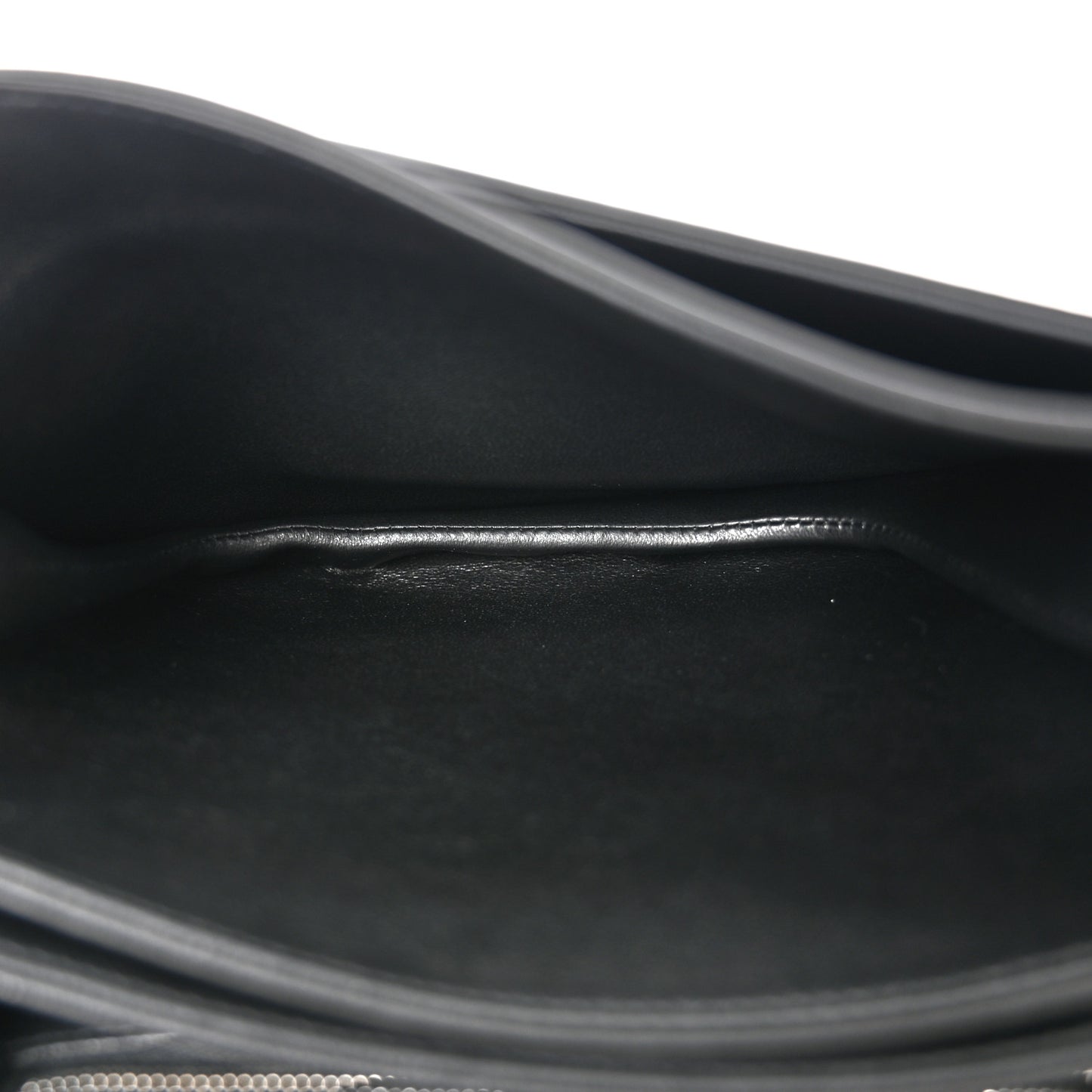 Supple Calfskin Medium Triomphe Besace Black