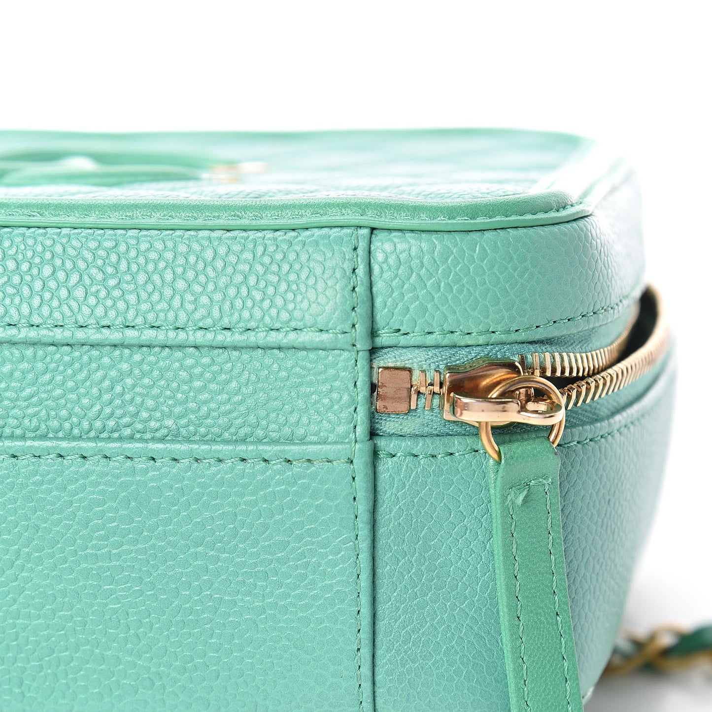 Caviar Quilted Medium CC Filigree Vanity Case Green