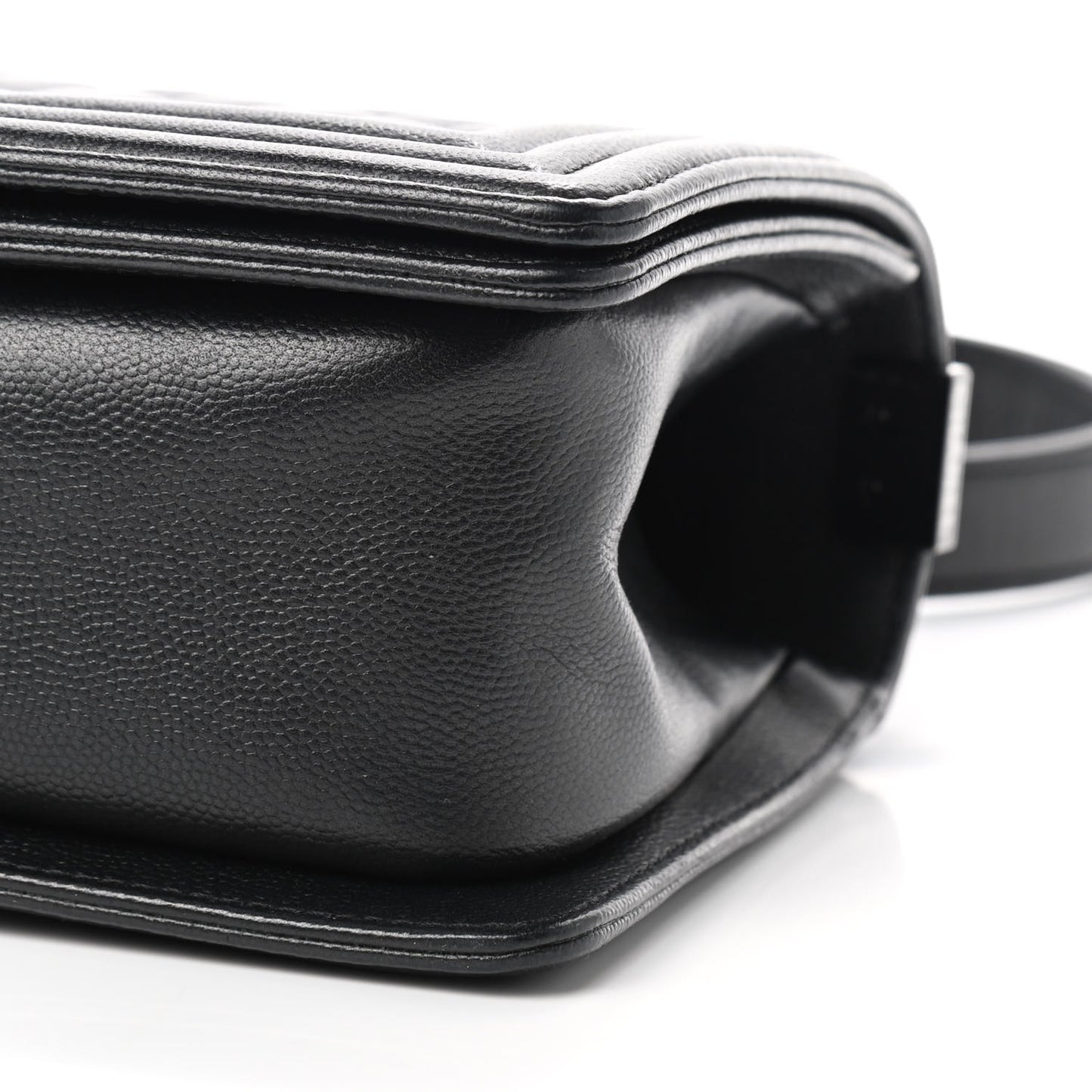 Caviar Quilted Medium Boy Flap So Black