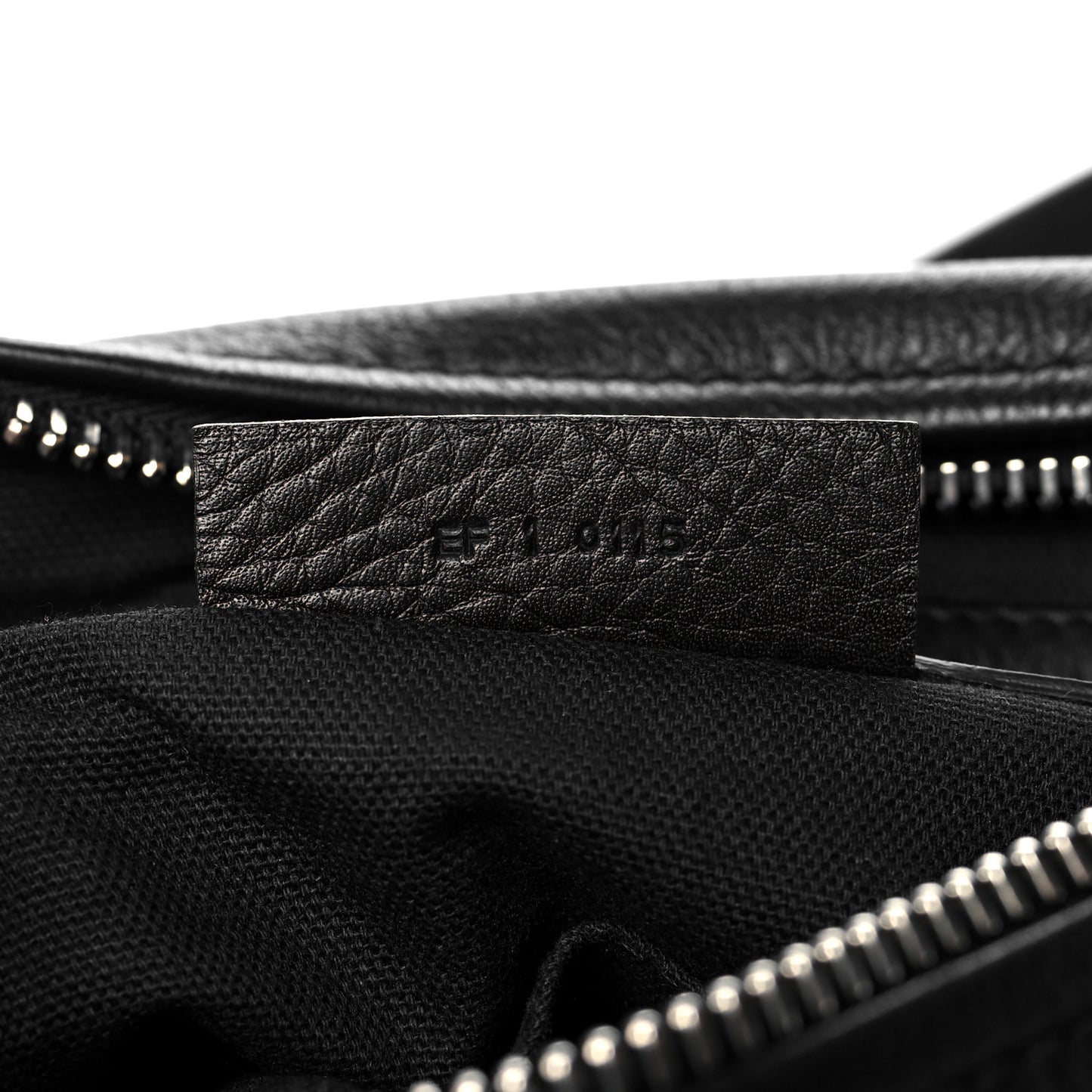 Pebbled Calfskin Medium Pyramid Stud Pandora Black