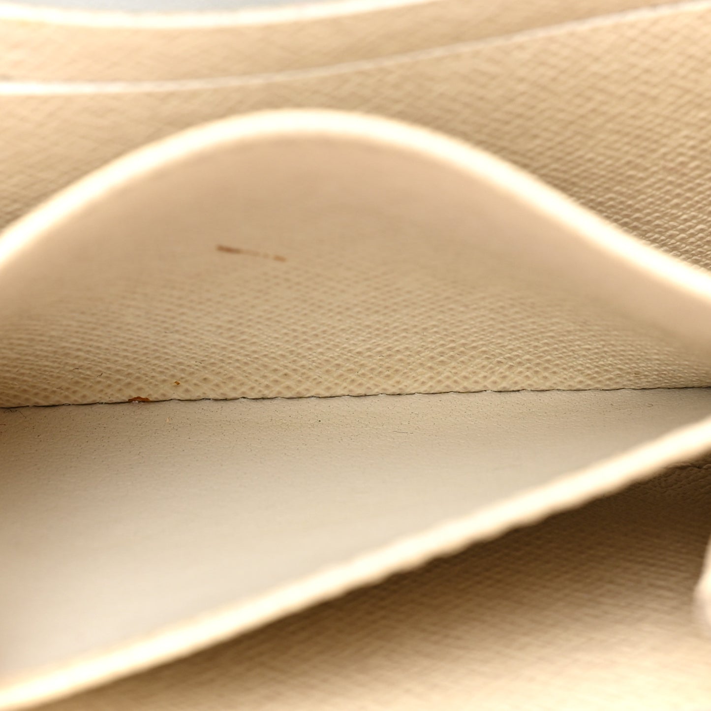 Epi Zippy Coin Purse Ivory