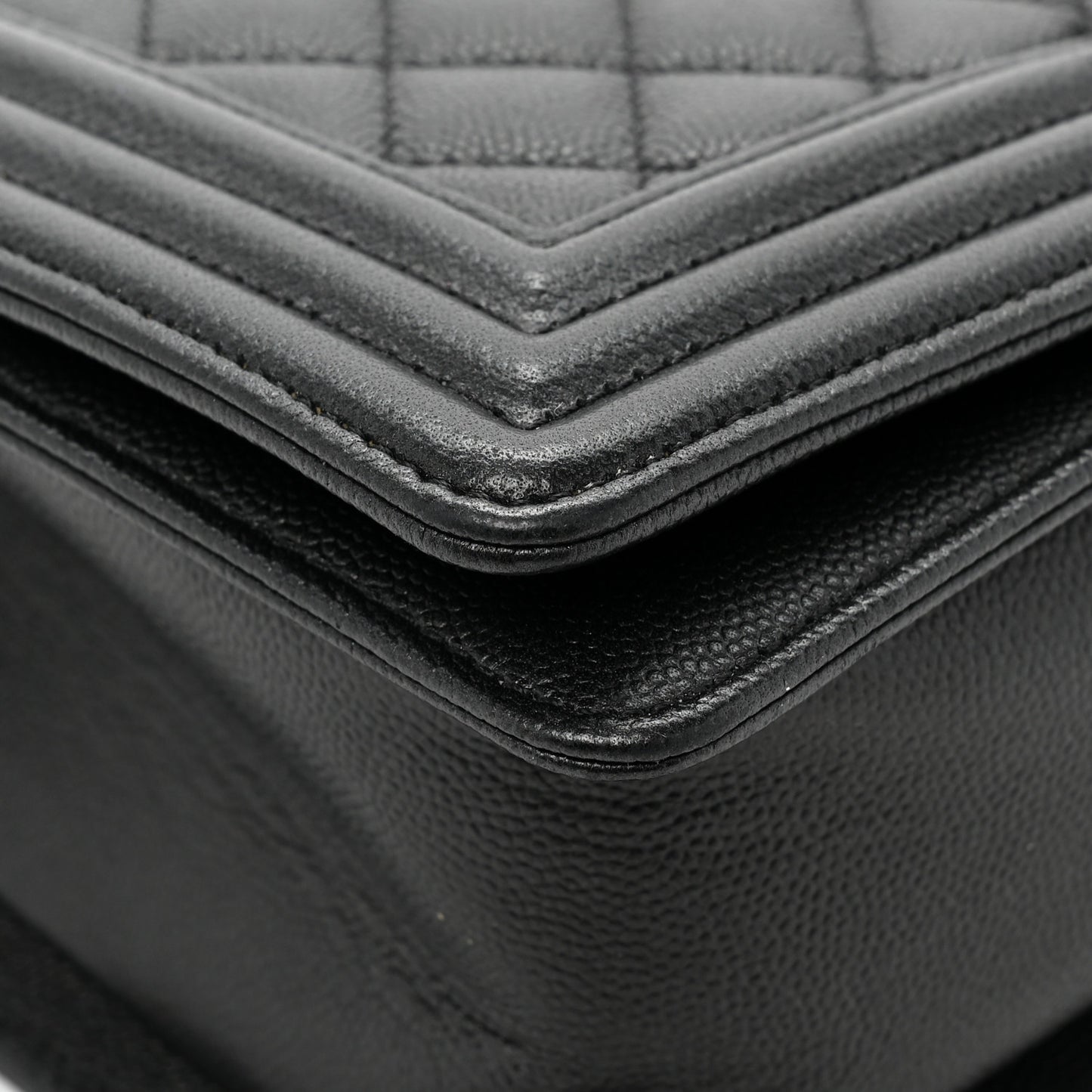 Caviar Quilted Medium Boy Flap So Black