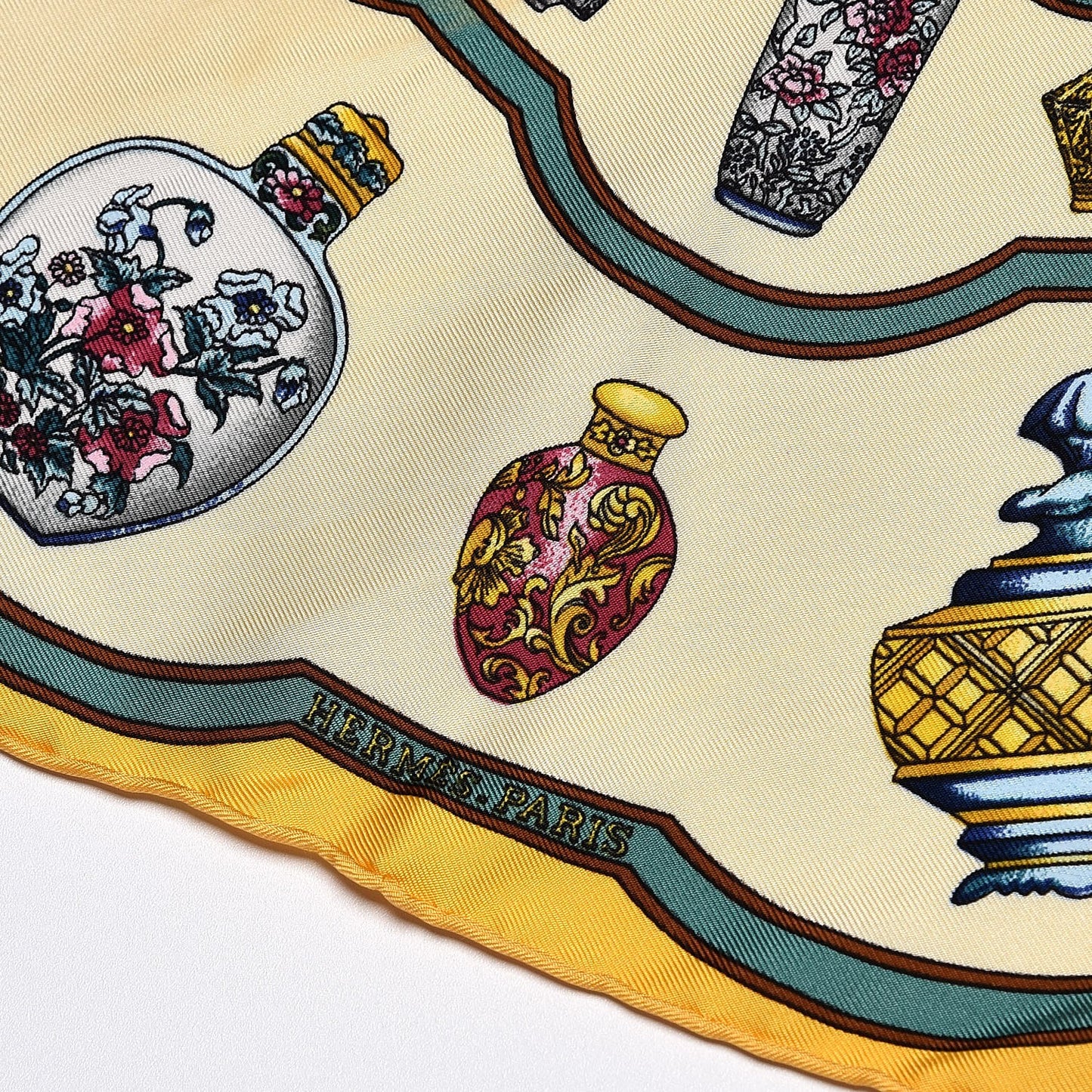 Silk Qu'Importe le Flacon Pocket Square