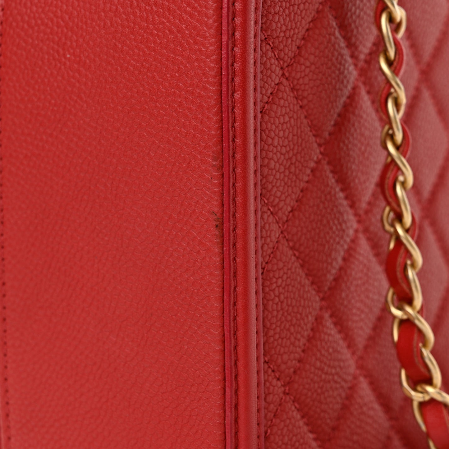 Caviar Quilted Large CC Filigree Vanity Case Red