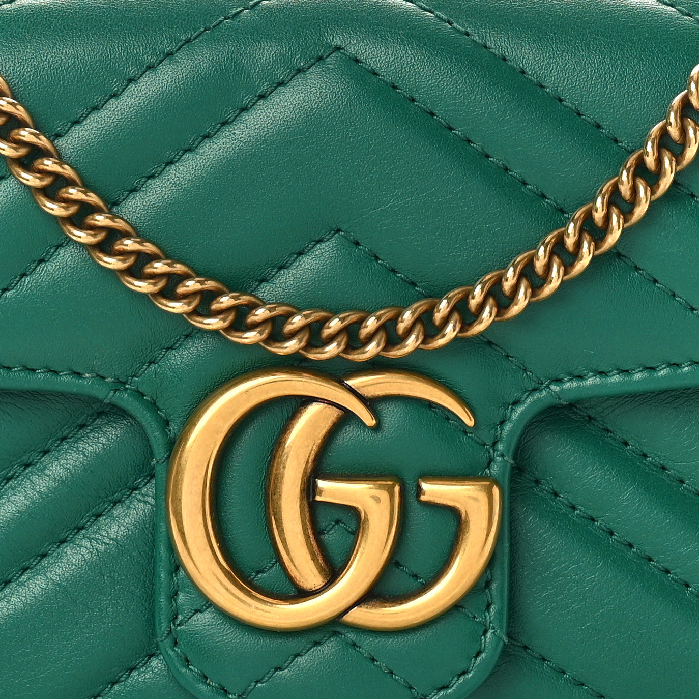 Calfskin Matelasse Super Mini GG Marmont Shoulder Bag Emerald Green