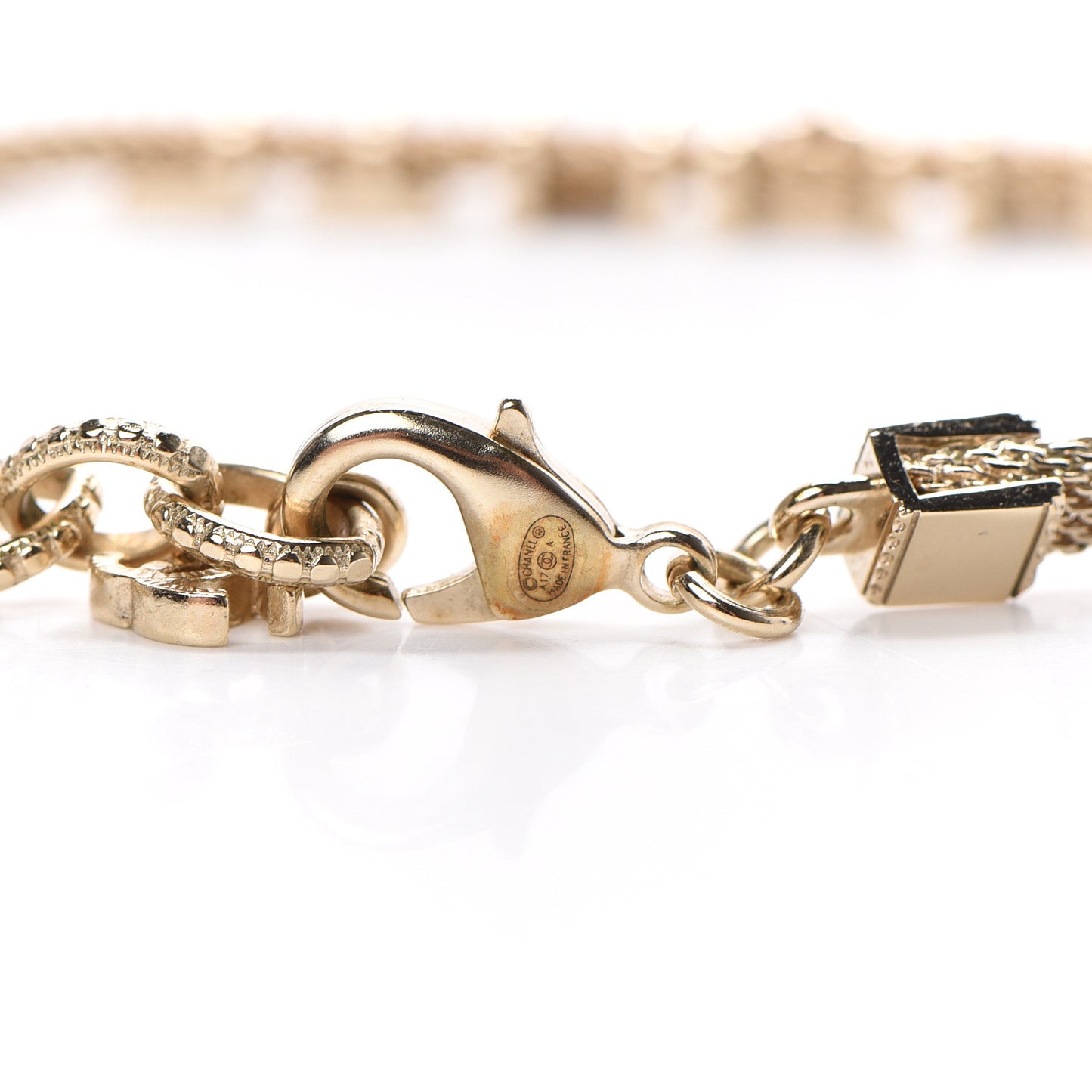Mesh Logo Choker Necklace Gold