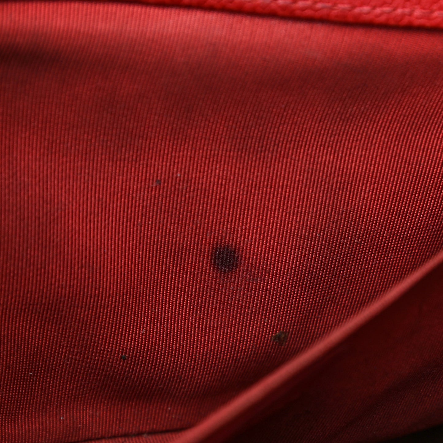 Caviar Quilted Medium Boy Flap Red