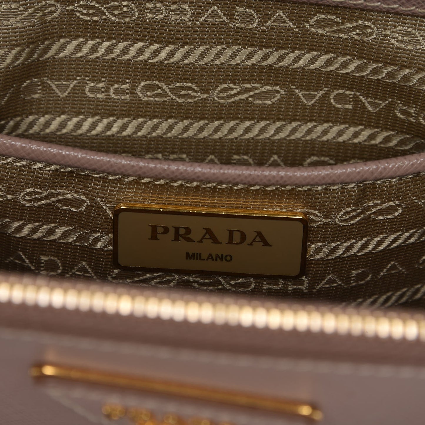 Saffiano Medium Galleria Double Zip Tote Cammeo