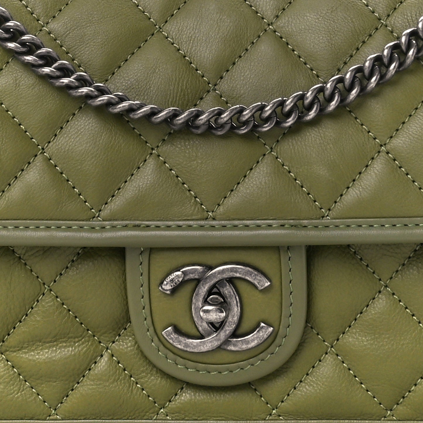 Calfskin Quilted Medium Casual Riviera Flap Green