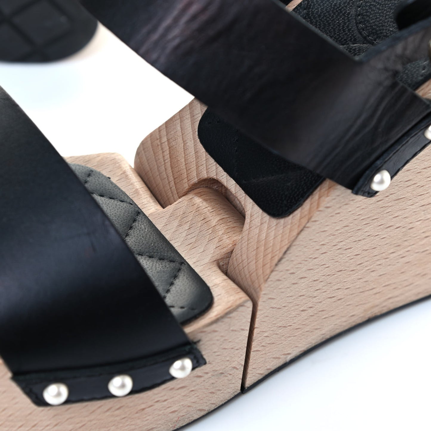Wood Calfskin CC Hinge Wedge 40 Black