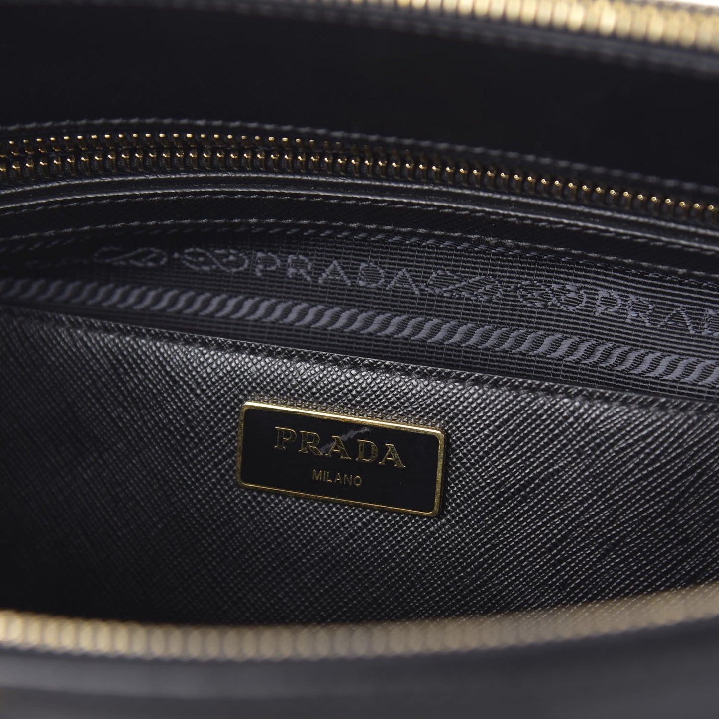 Saffiano Medium Galleria Double Zip Tote Black