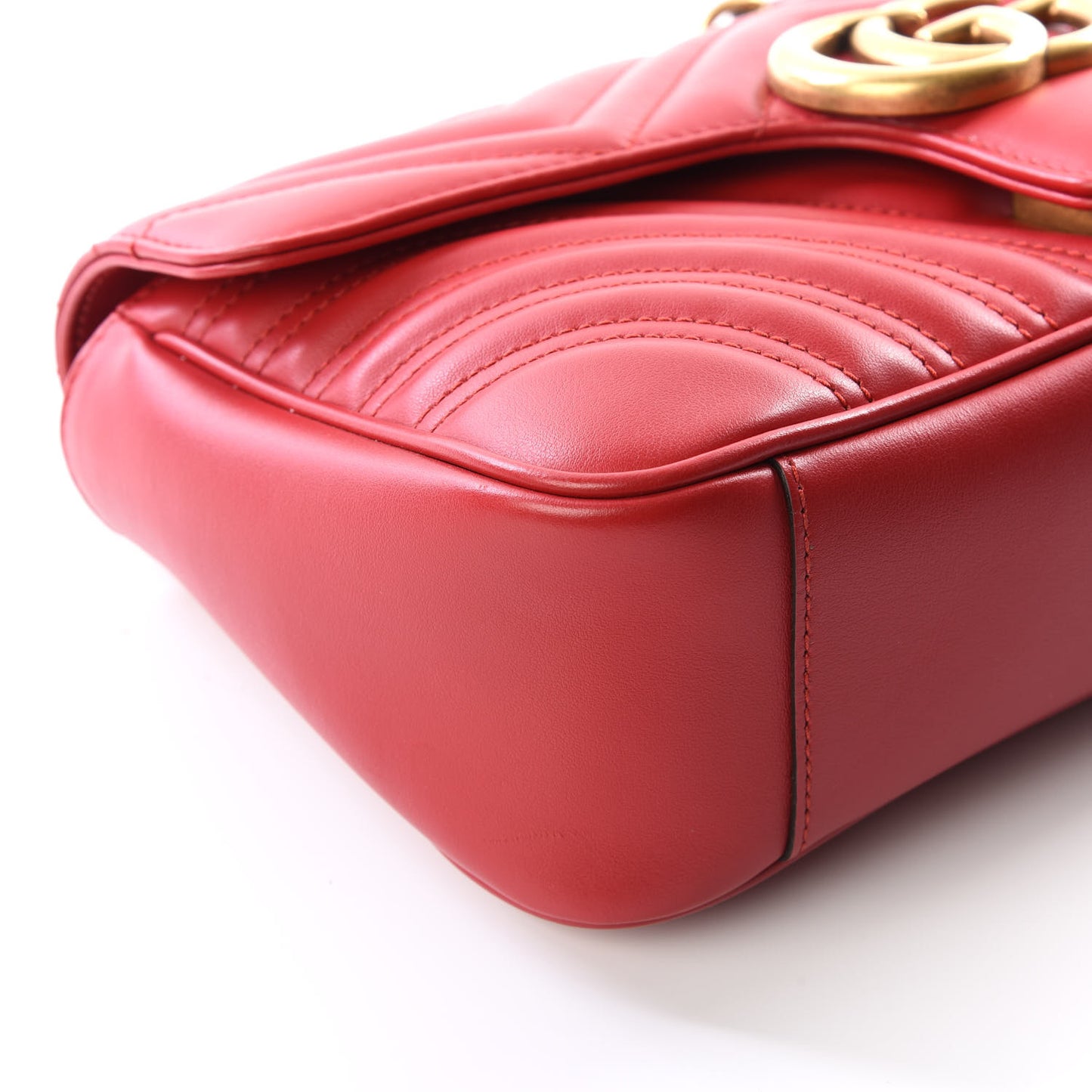 Calfskin Matelasse Small GG Marmont Shoulder Bag Hibiscus Red