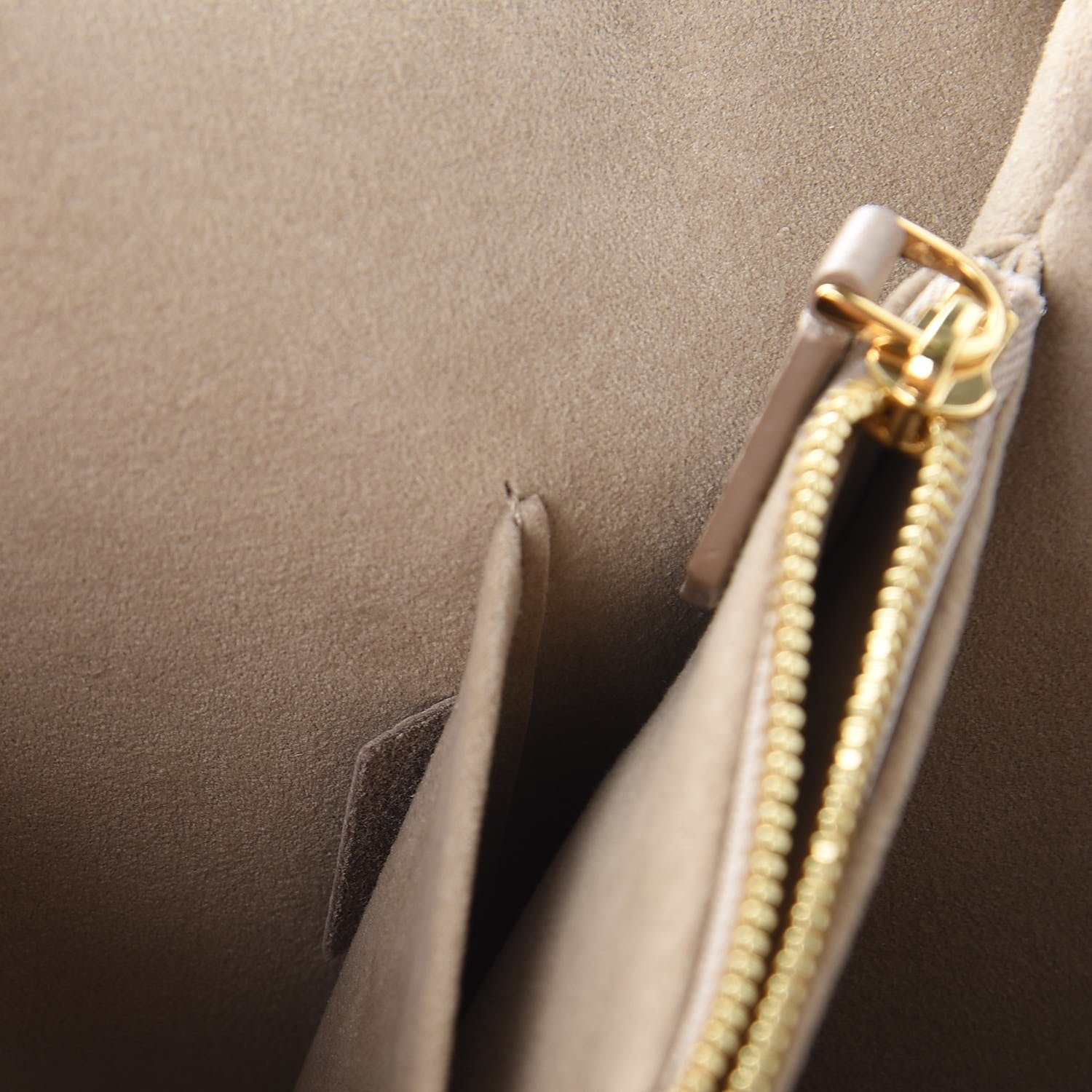 Louis Vuitton Taurillon Volta Galet 7 of 12