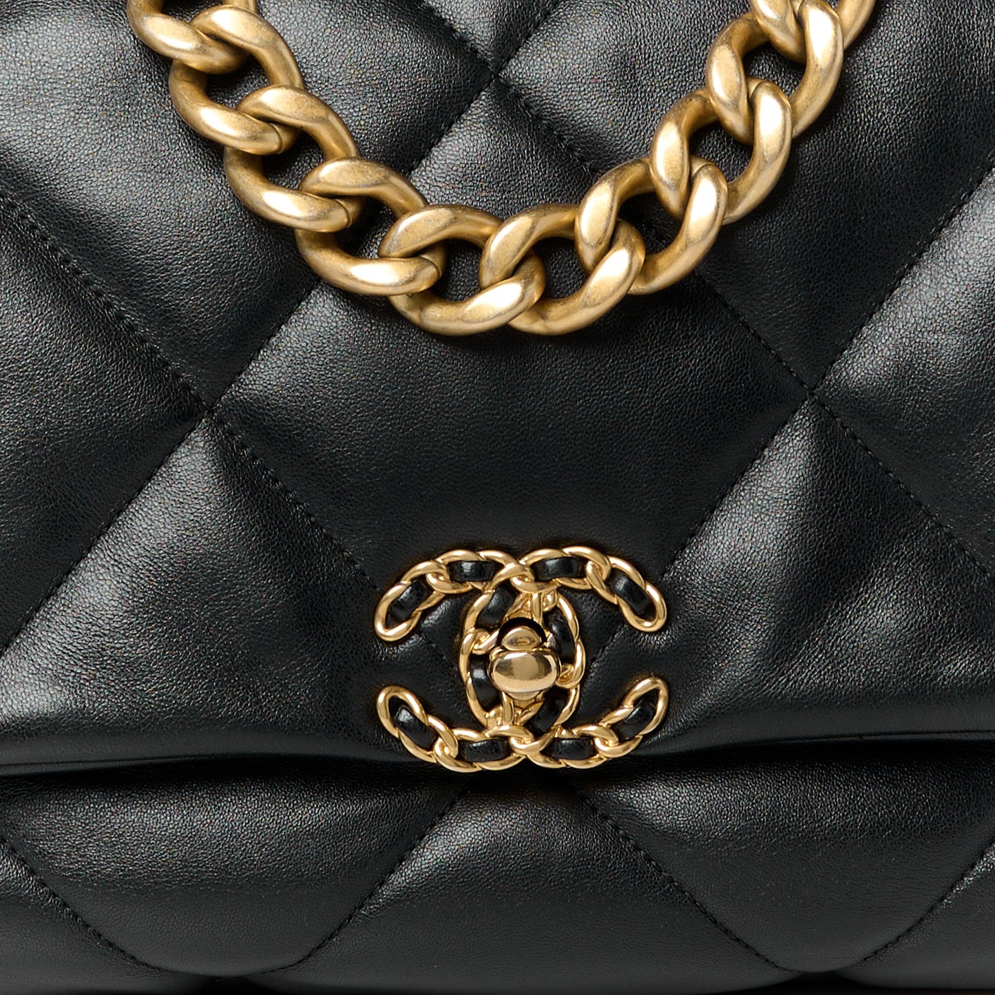 Goatskin Quilted Maxi Chanel 19 Flap Black
