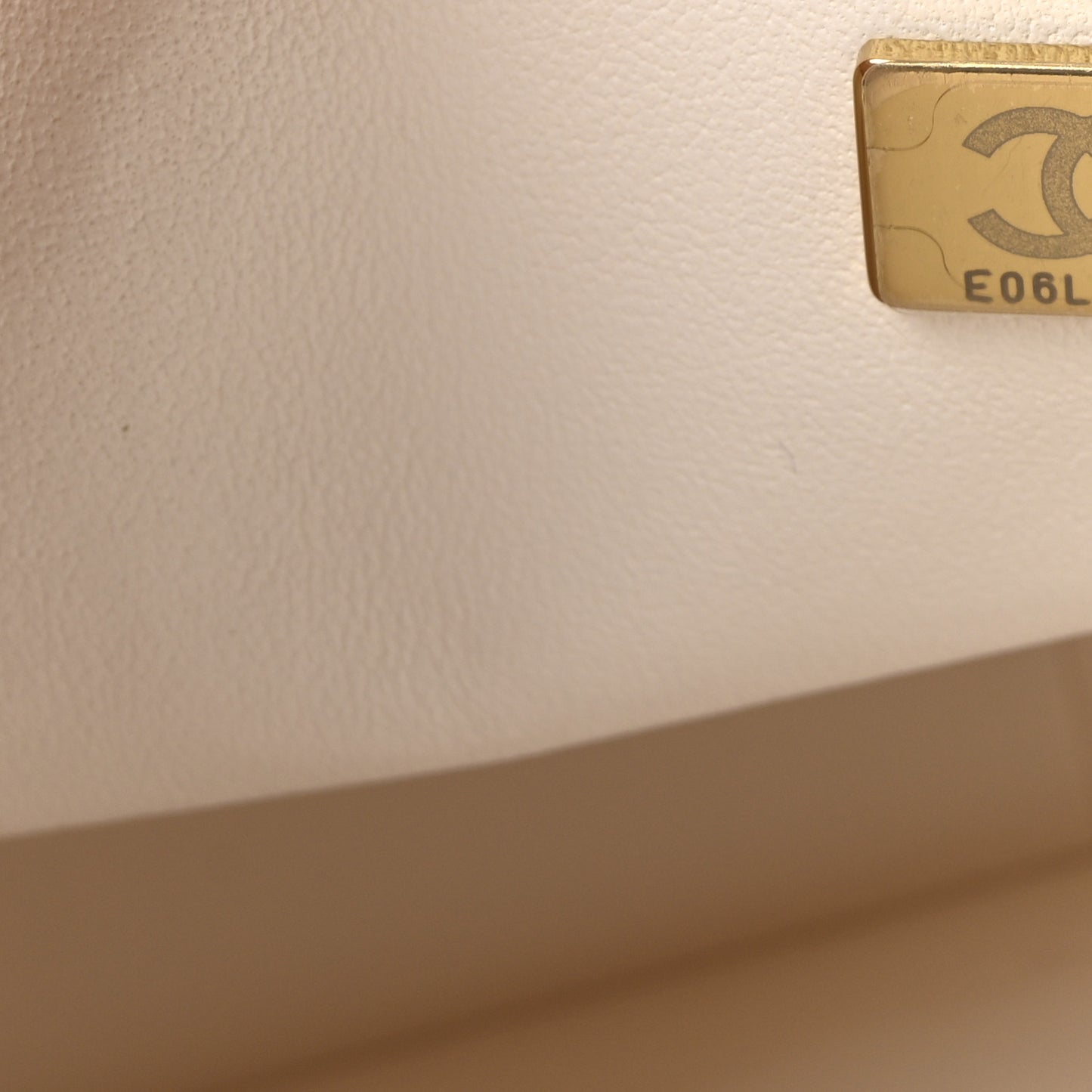 Caviar Quilted Jumbo Double Flap White