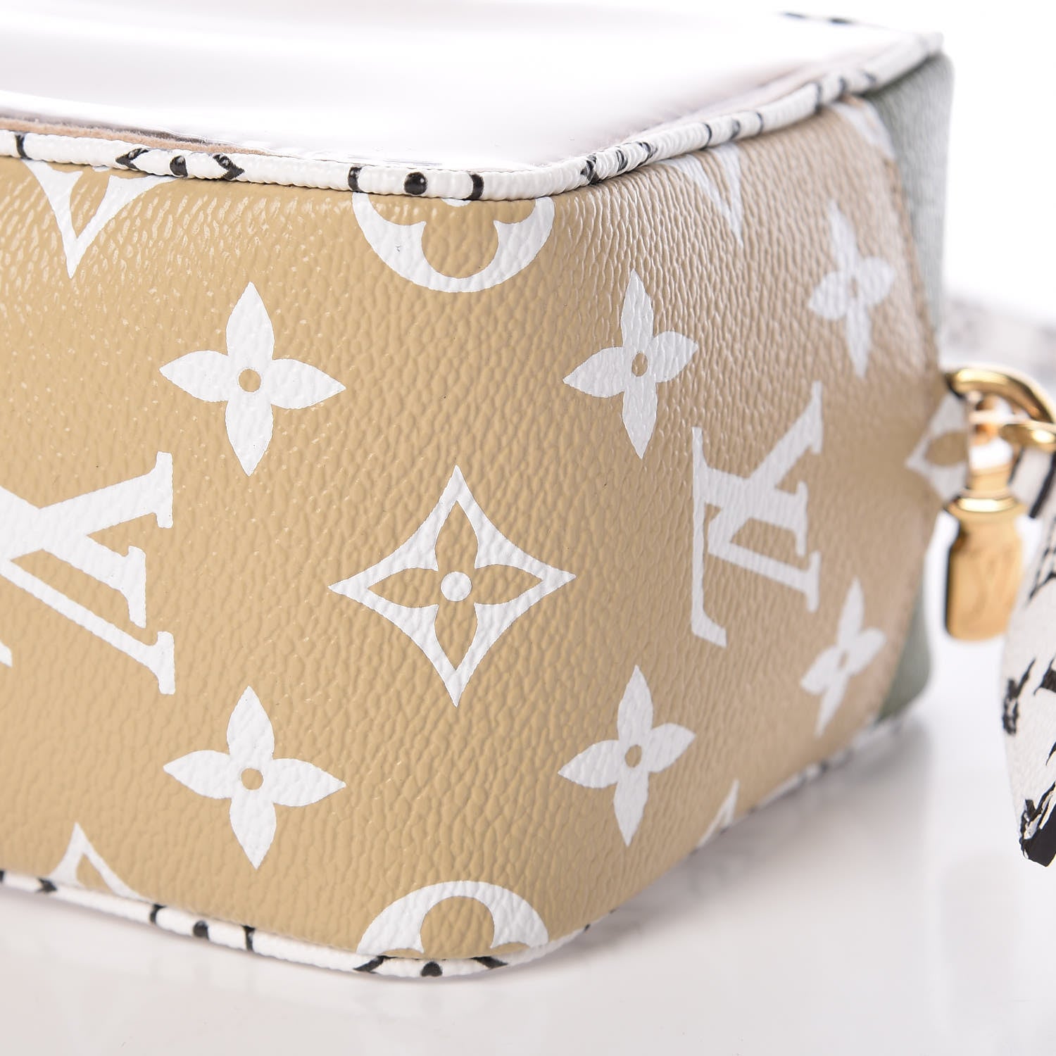 Louis Vuitton Monogram Giant Beach Pouch Kaki 8 of 9