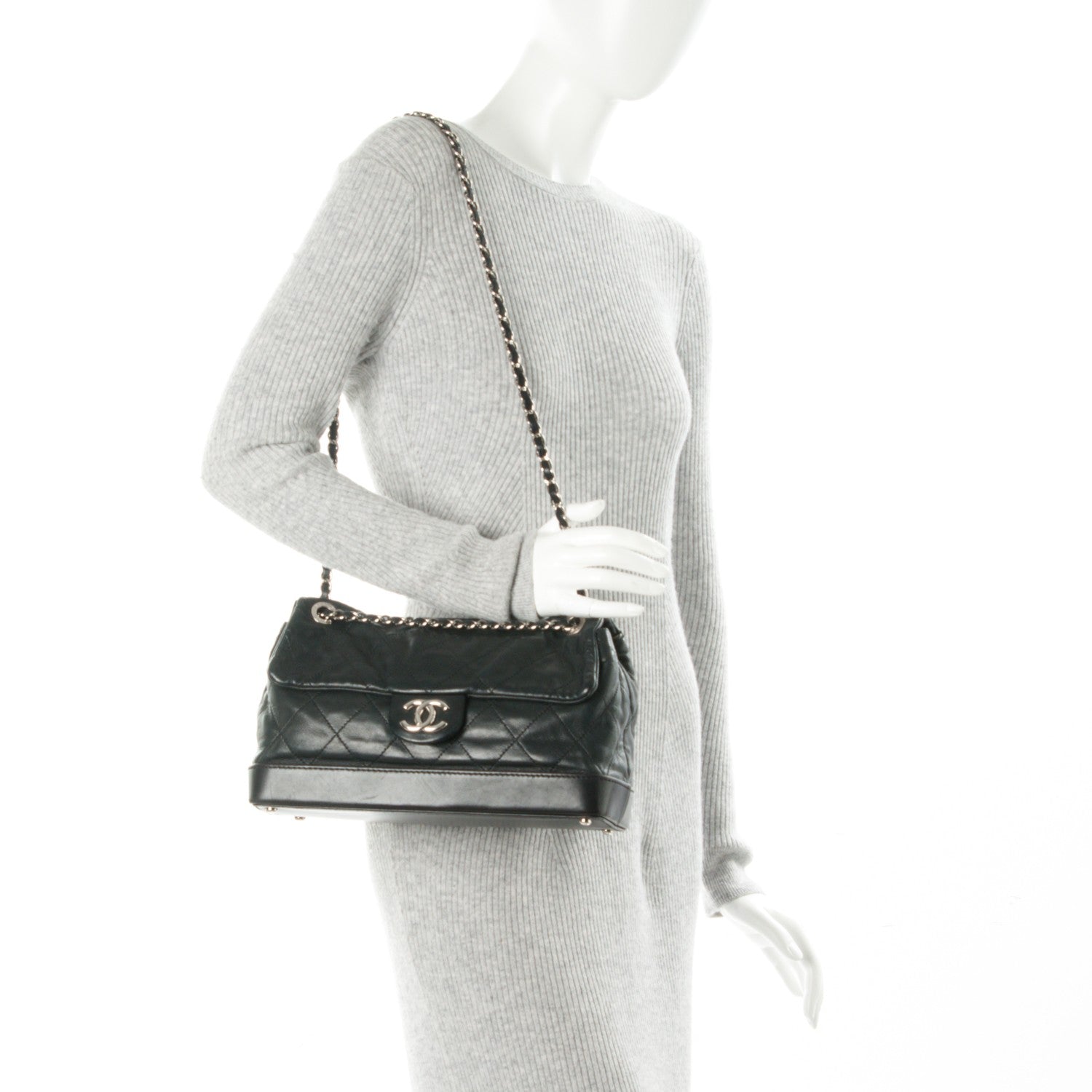 Chanel Calfskin Quilted VIP Flap Black 2 of 7