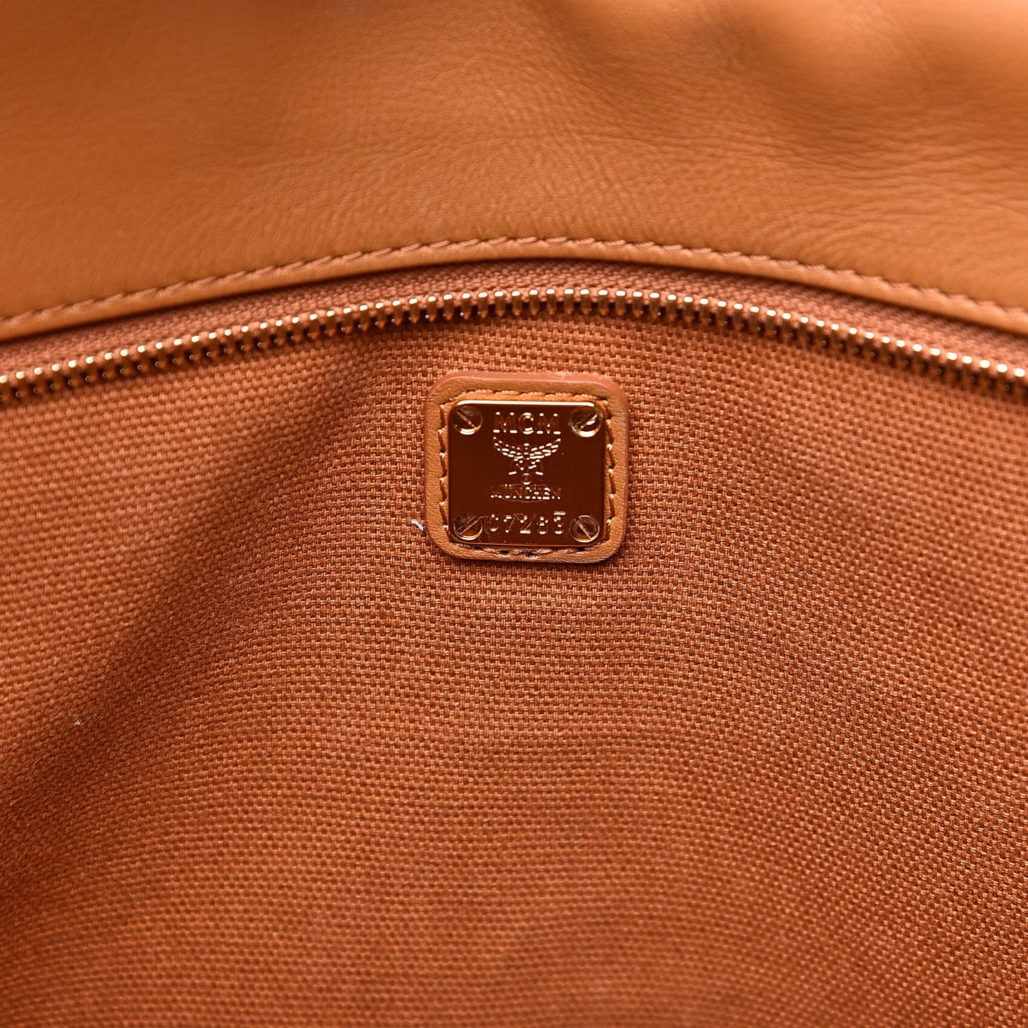 Visetos Medium Rabbit Top Zip Shopper Tote Cognac