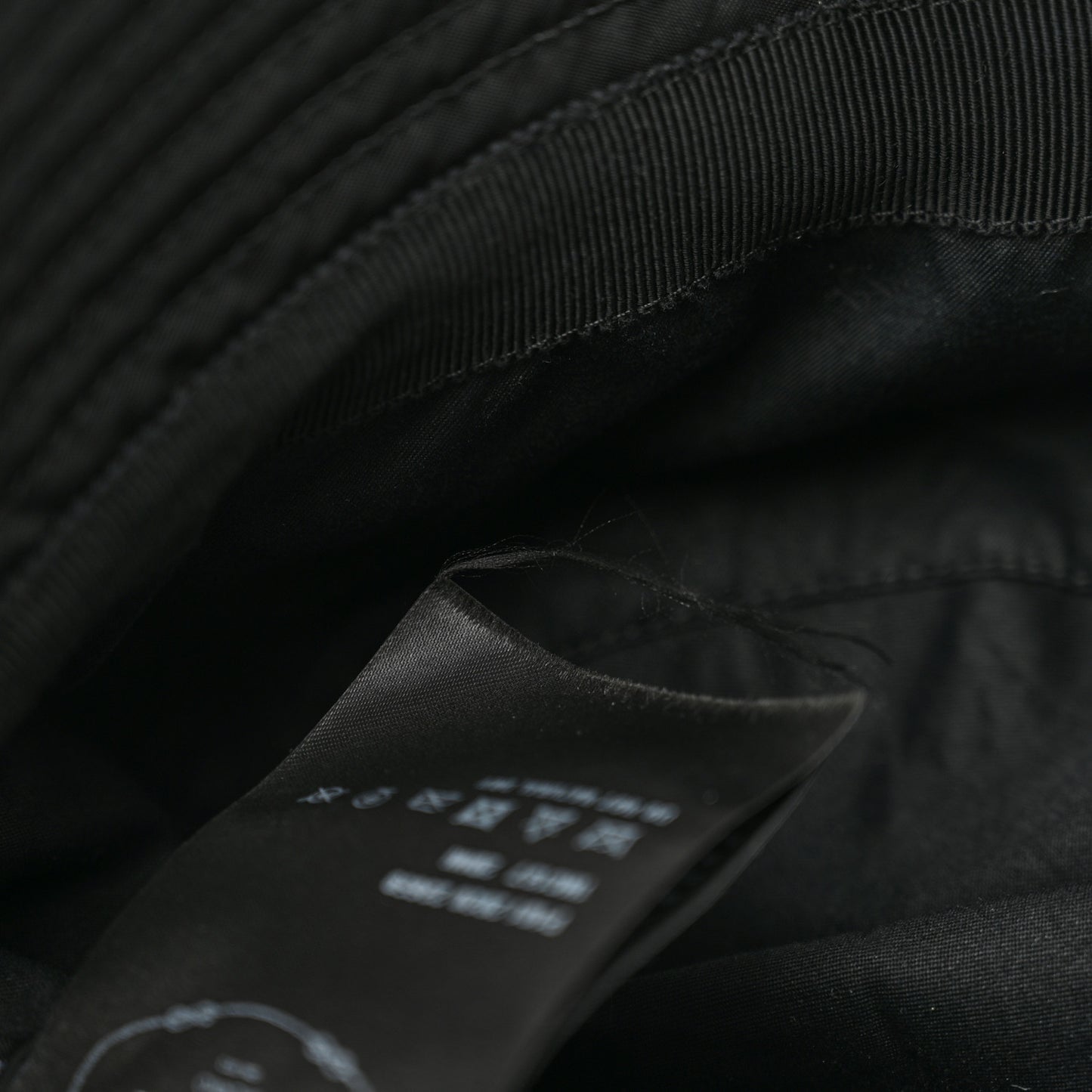 Re-Nylon Metal Triangle Logo Womens Bucket Hat S Black