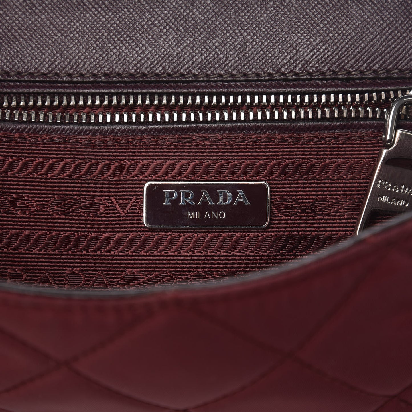Nylon Tessuto Impuntu Quilted Flap Granato