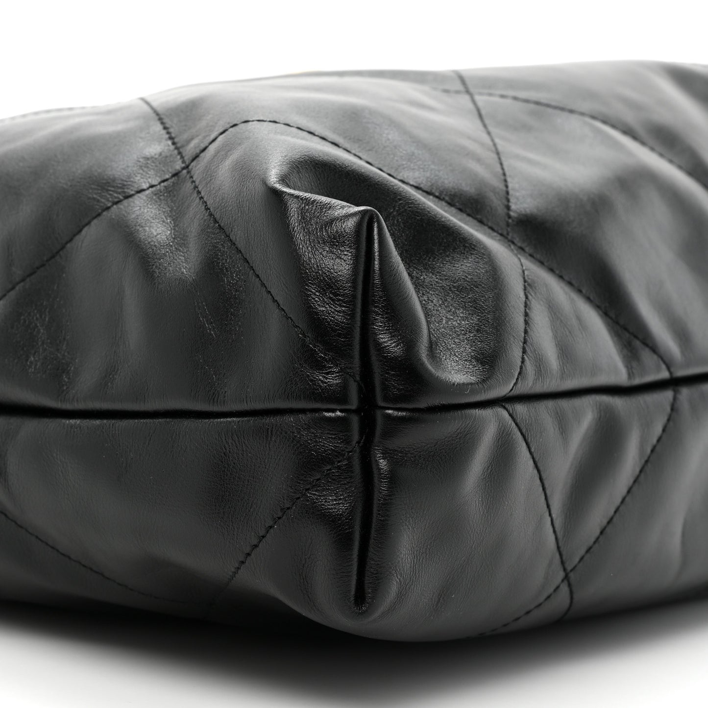 Shiny Calfskin Quilted Chanel 22 Black