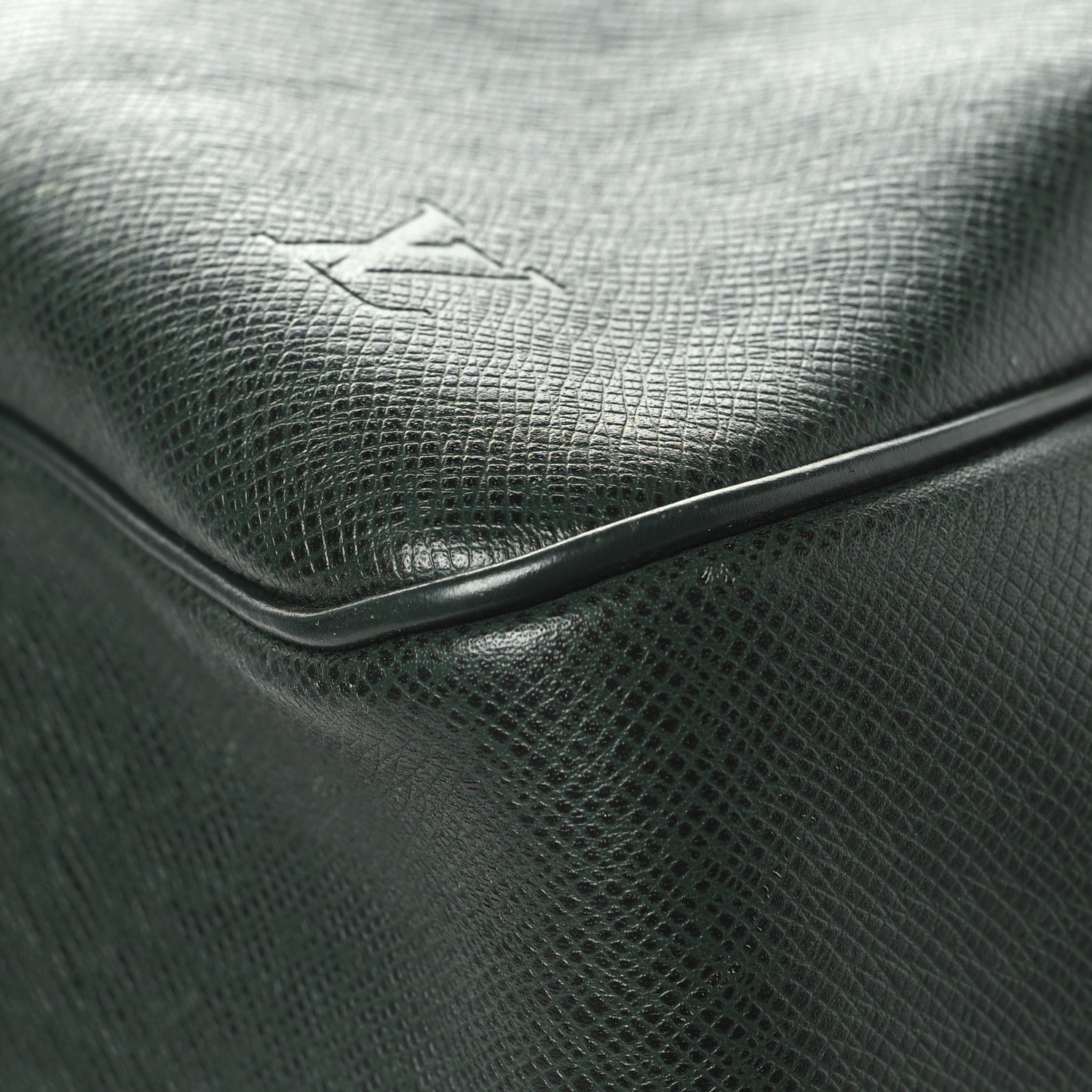 Louis Vuitton Taiga Kendall PM Epicea 9 of 12