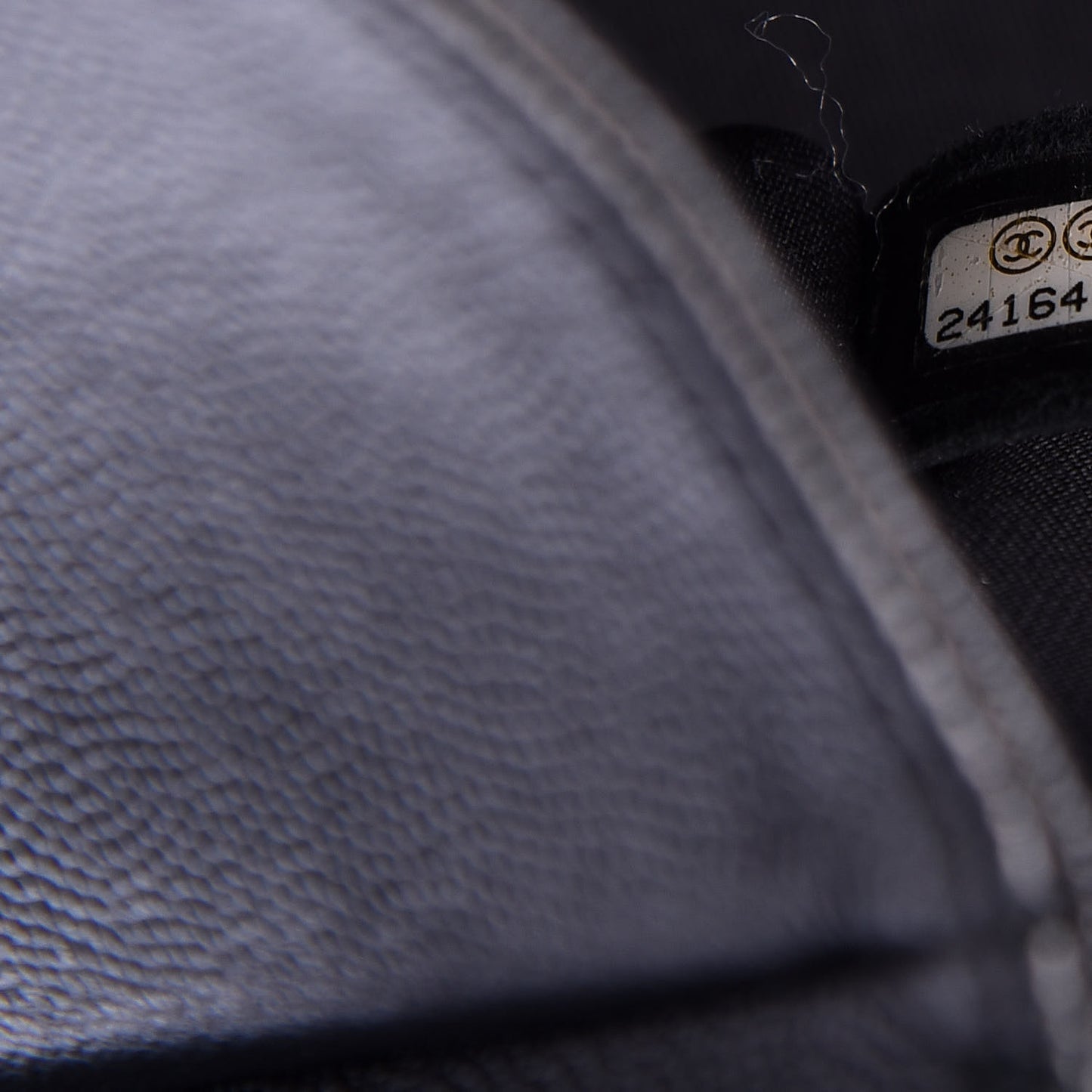 Caviar Quilted Medium Boy Flap So Black