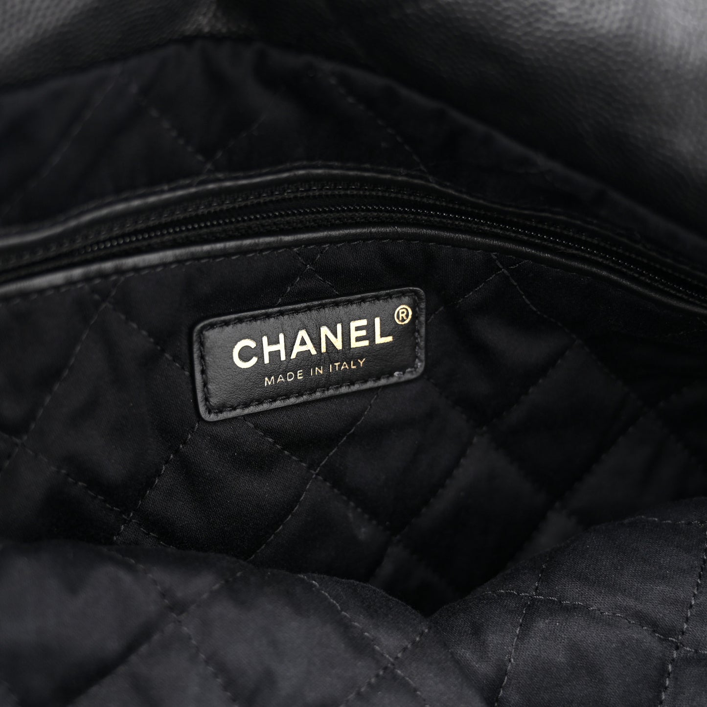 Shiny Caviar Quilted Monochrome Small Chanel 22 Black