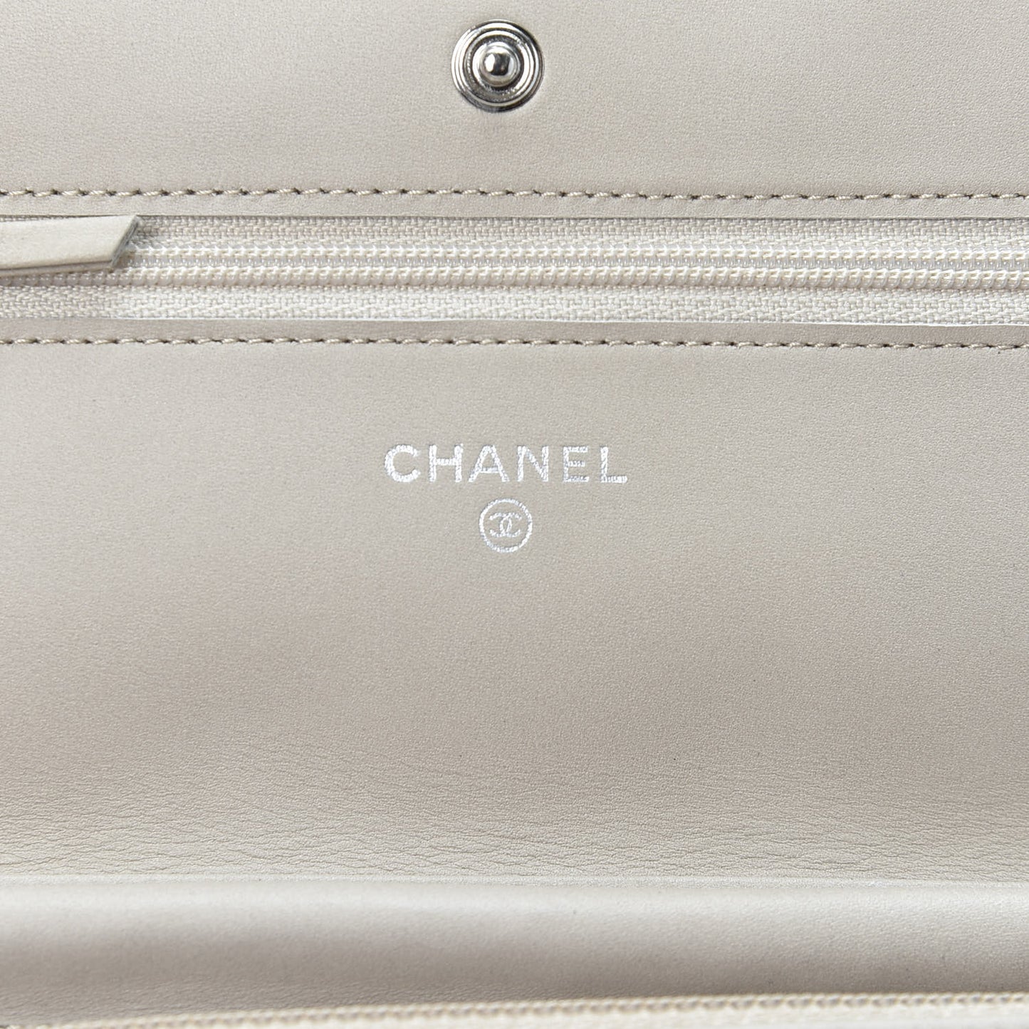 Calfskin Double Stitch Hamptons Wallet On Chain WOC Grey