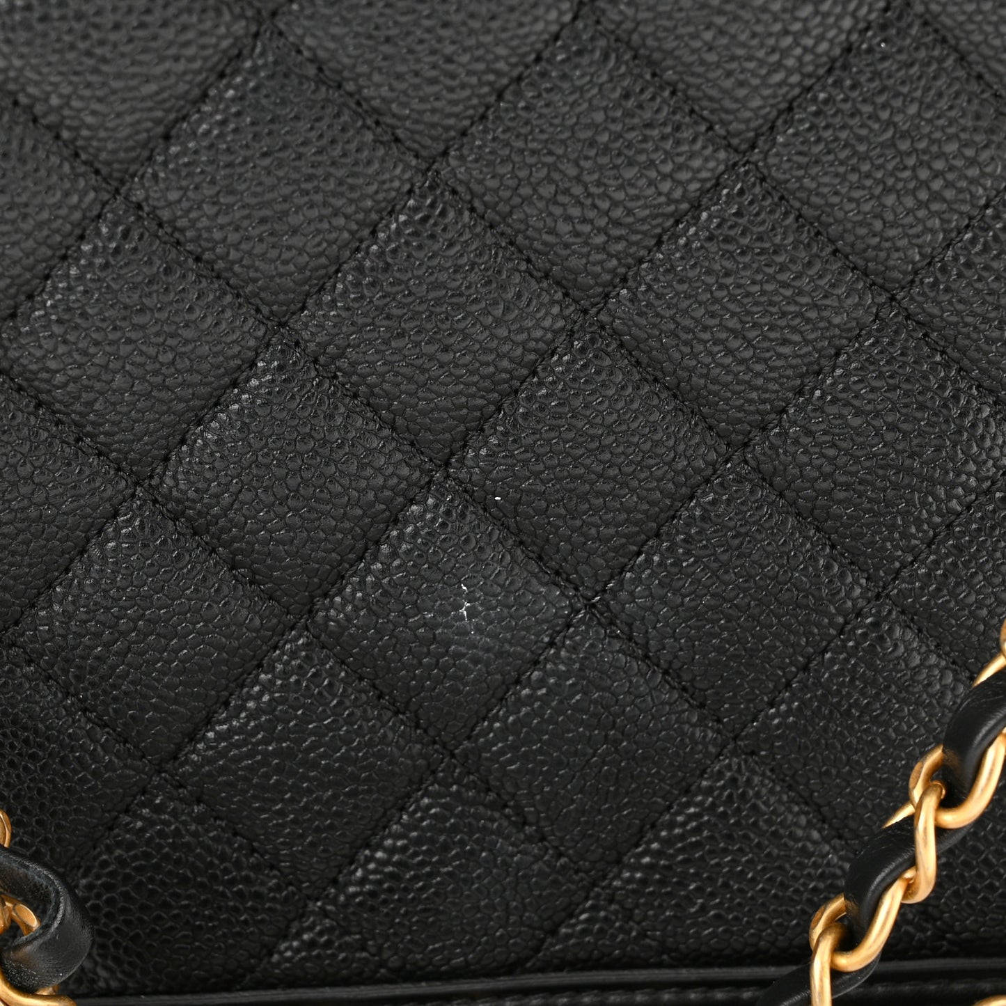 Caviar Quilted Large CC Filigree Vanity Case Black