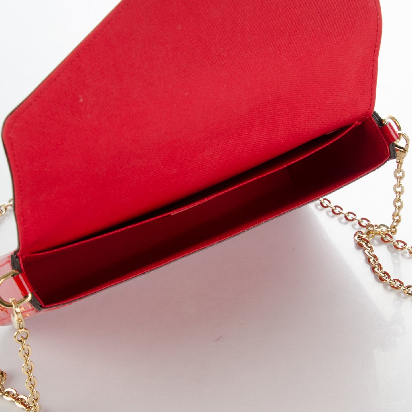 Vernis Felicie Pochette Chain Wallet Cherry