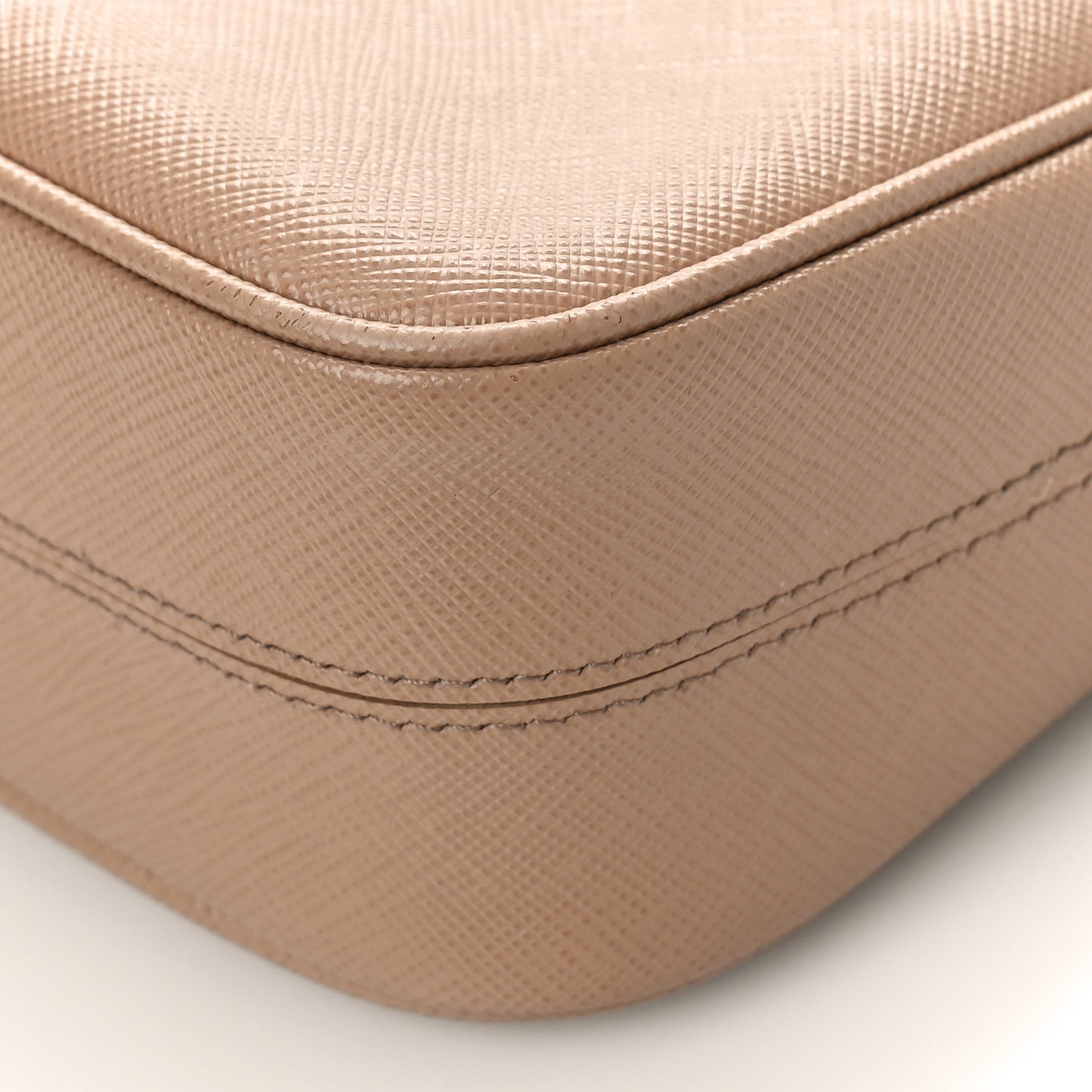 Saffiano Lux Re-Edition 2005 Shoulder Bag Cammeo