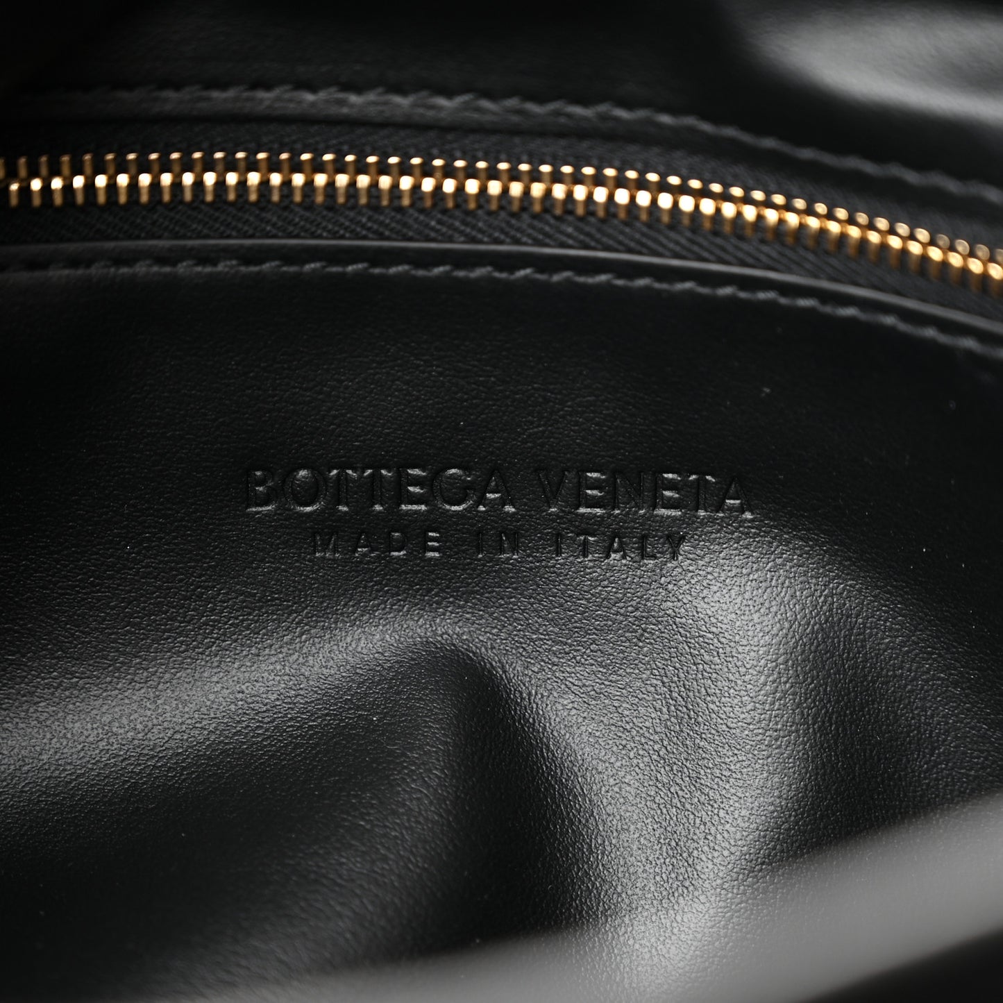 Calfskin Intrecciato Small Hop Black