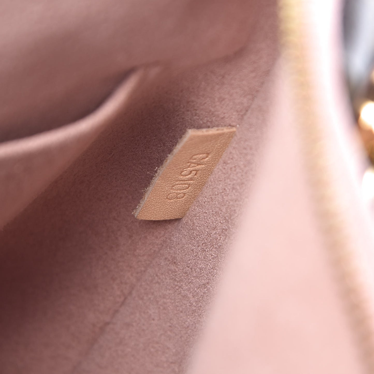 Monogram V Tote BB Rose Poudre