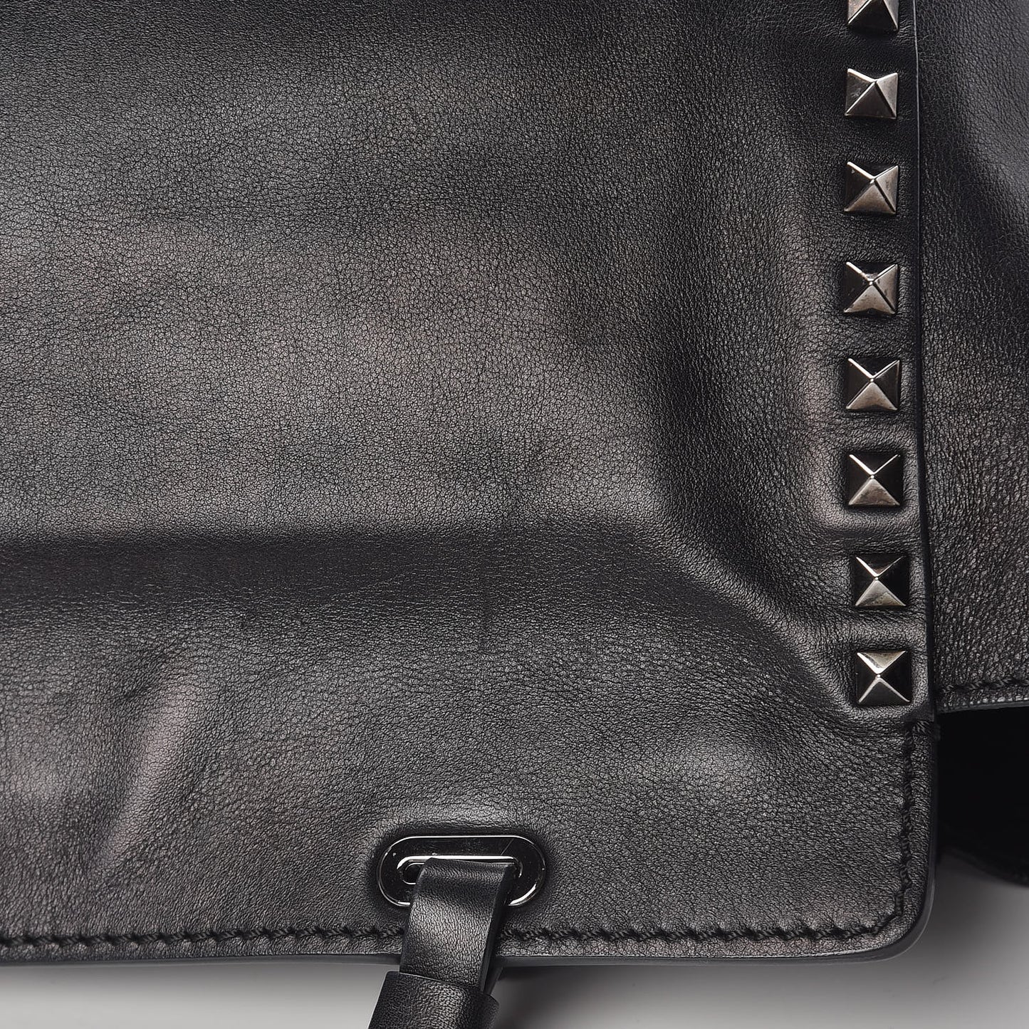 Vitello Medium Rockstud Tote Black