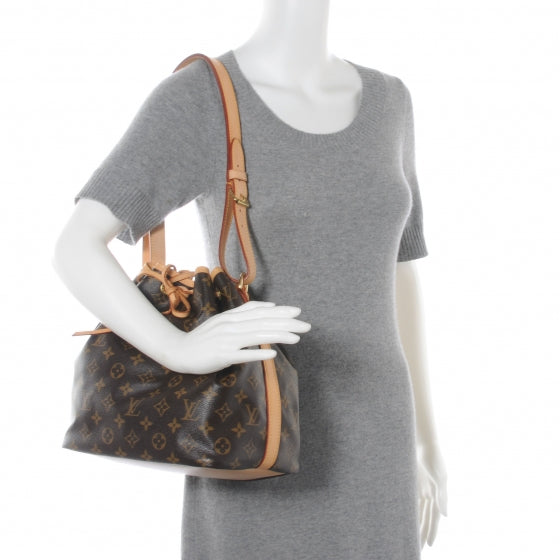 Louis Vuitton Monogram Petit Noe 2 of 7