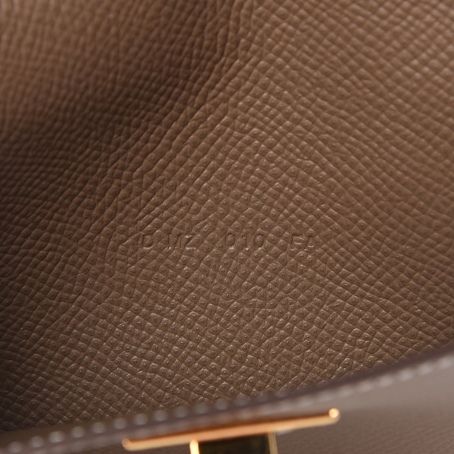 Epsom Kelly Pocket Compact Wallet Etoupe