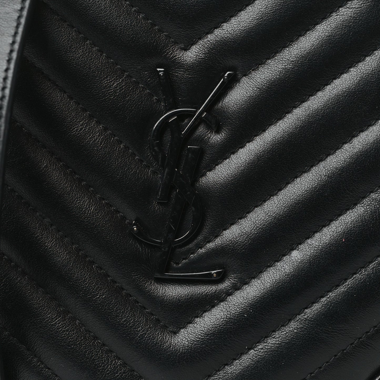 Calfskin Matelasse Chevron Round Vinyle Camera Bag Black