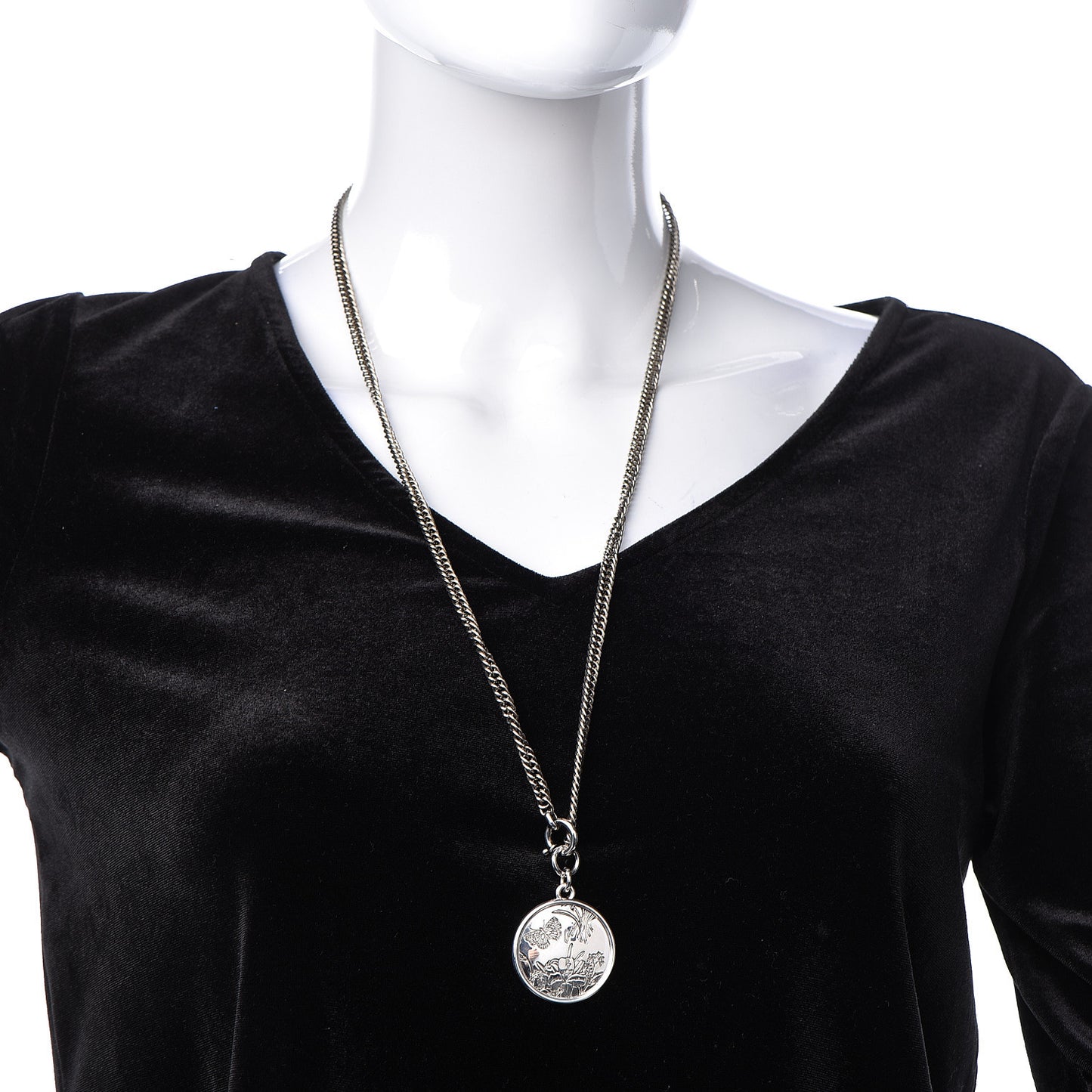 Sterling Silver Flora Round Pendant Necklace