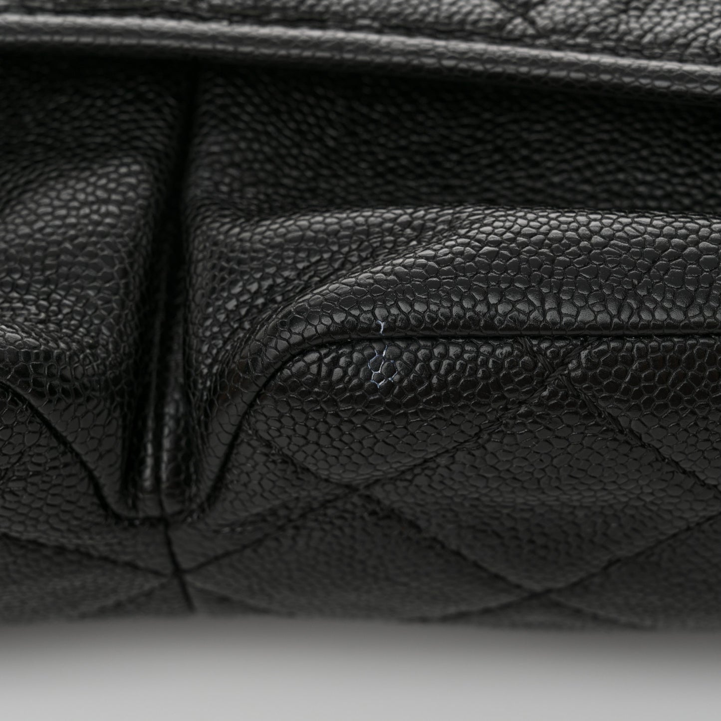 Grained Calfskin Medium Natural Beauty Flap Black