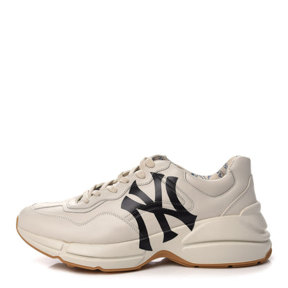 Gucci X MLB Calfskin NY Yankees Mens Rhyton Sneakers 9 Mystic White 1 of 7