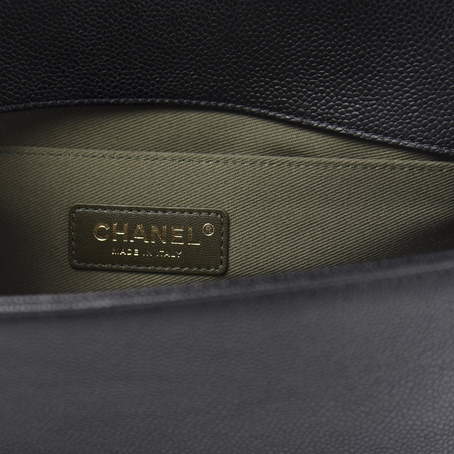 Caviar Quilted Medium Boy Flap Black