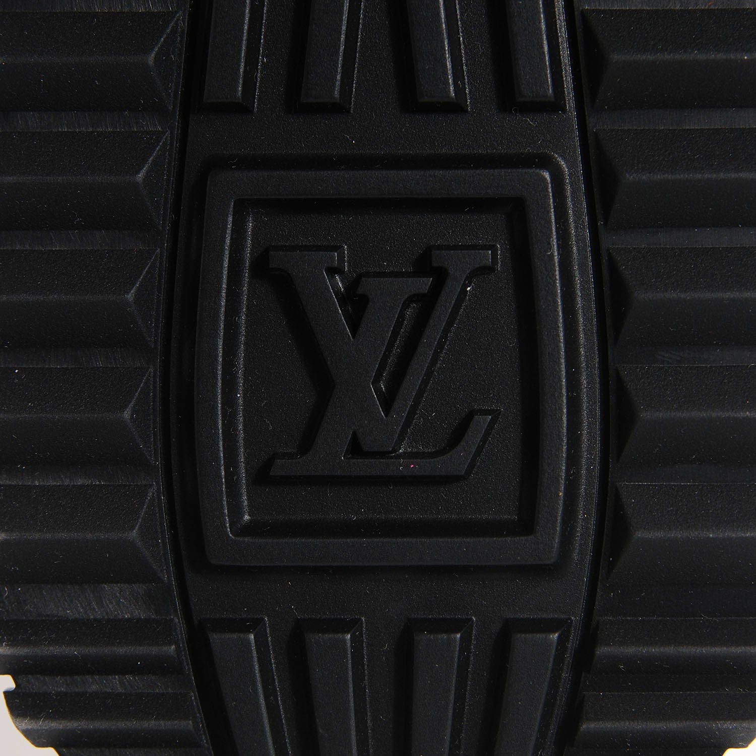 Louis Vuitton Suede Patent Calfskin Embossed Monogram Run Away Sneakers 39.5 White 6 of 9