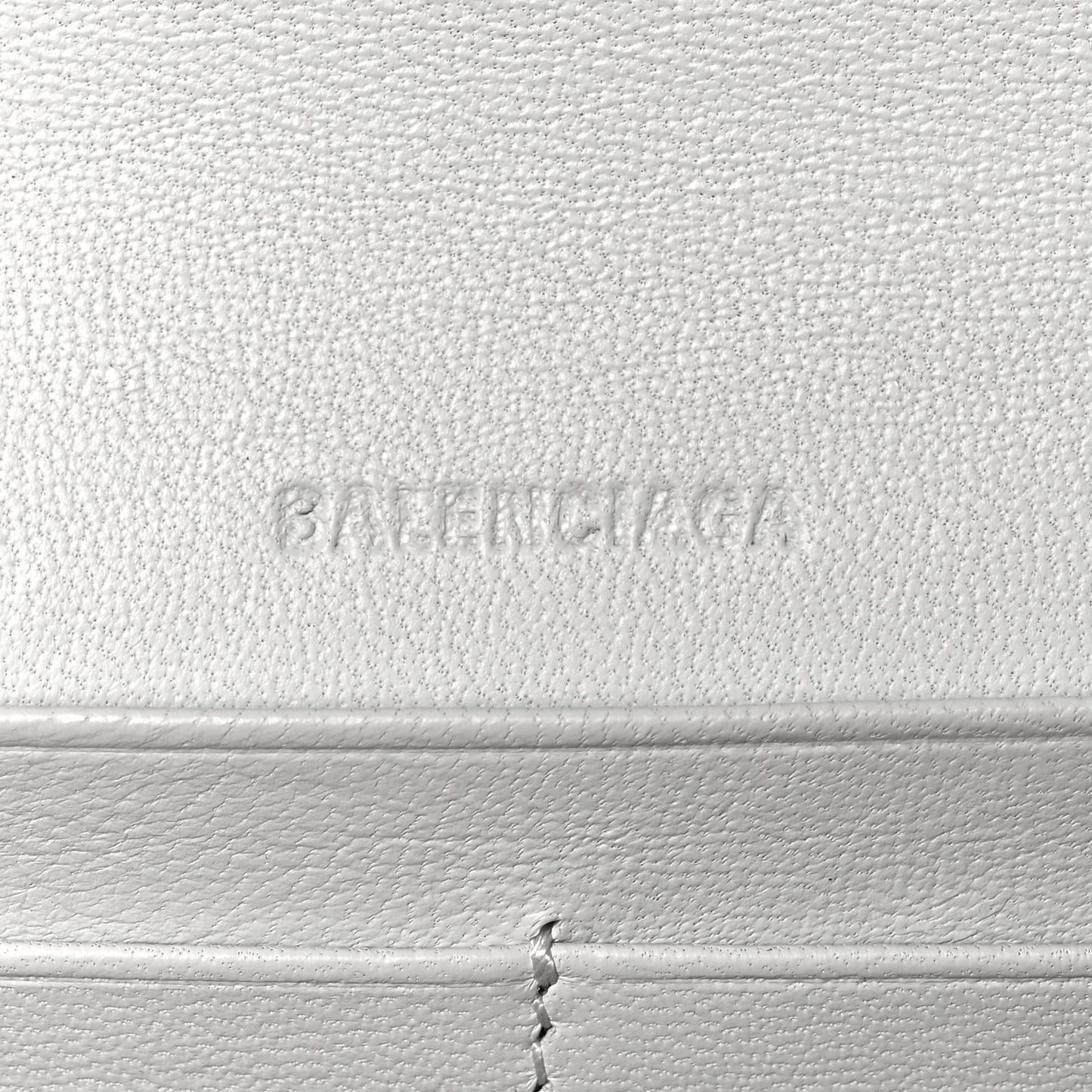 Extra Supple Calfskin Crocodile Embossed Gossip Wallet On Chain Optic White