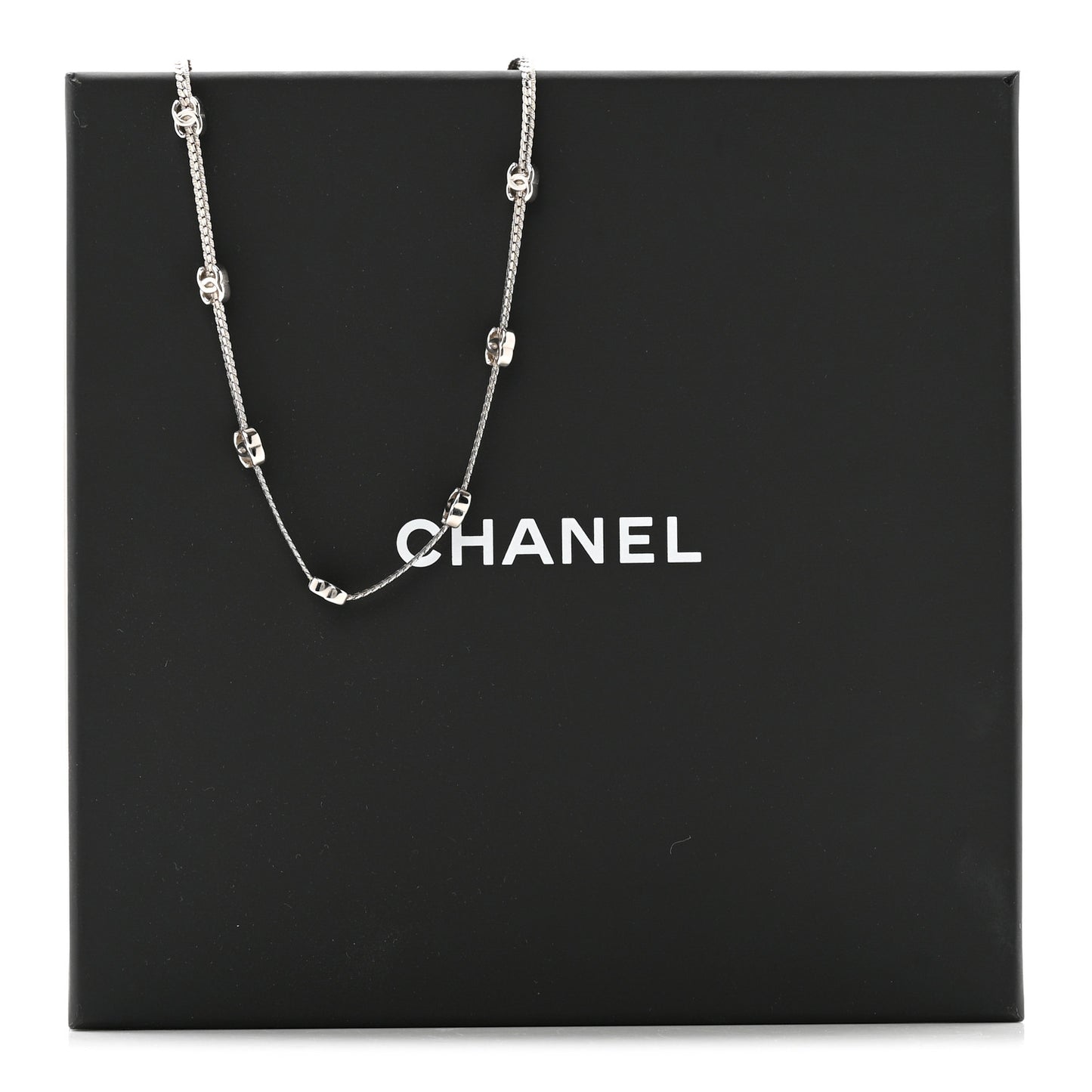 Metal CC Short Chain Necklace Silver